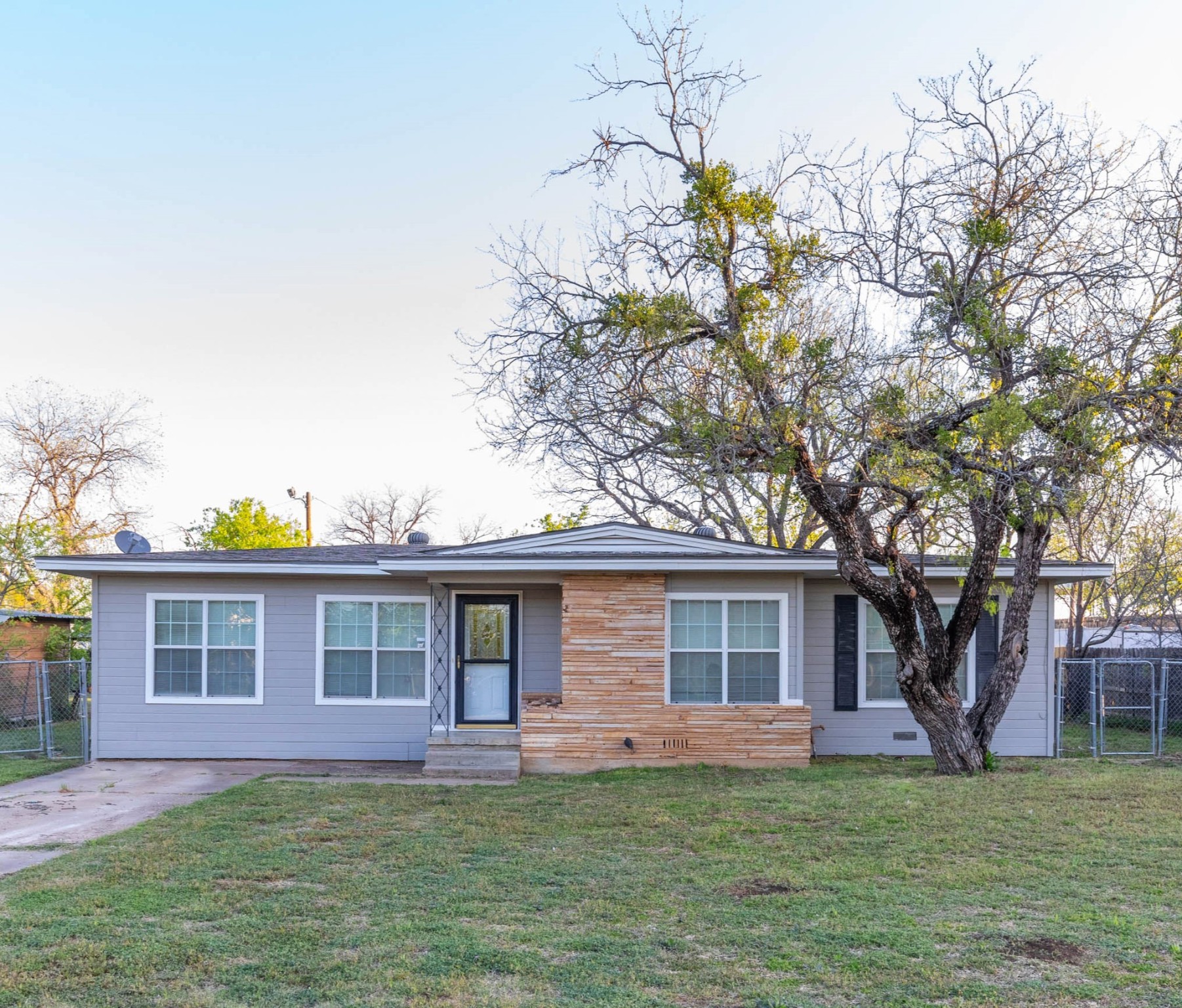 616 E 10th Street Baird TX 79504