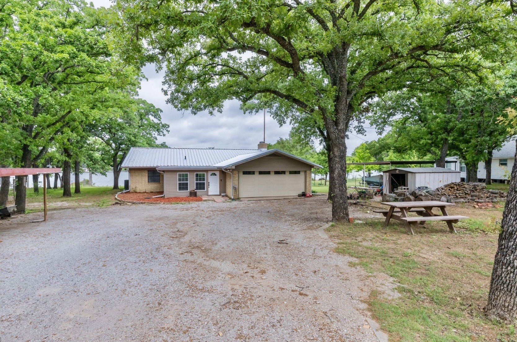 214 County Road 565 Eastland TX 76448