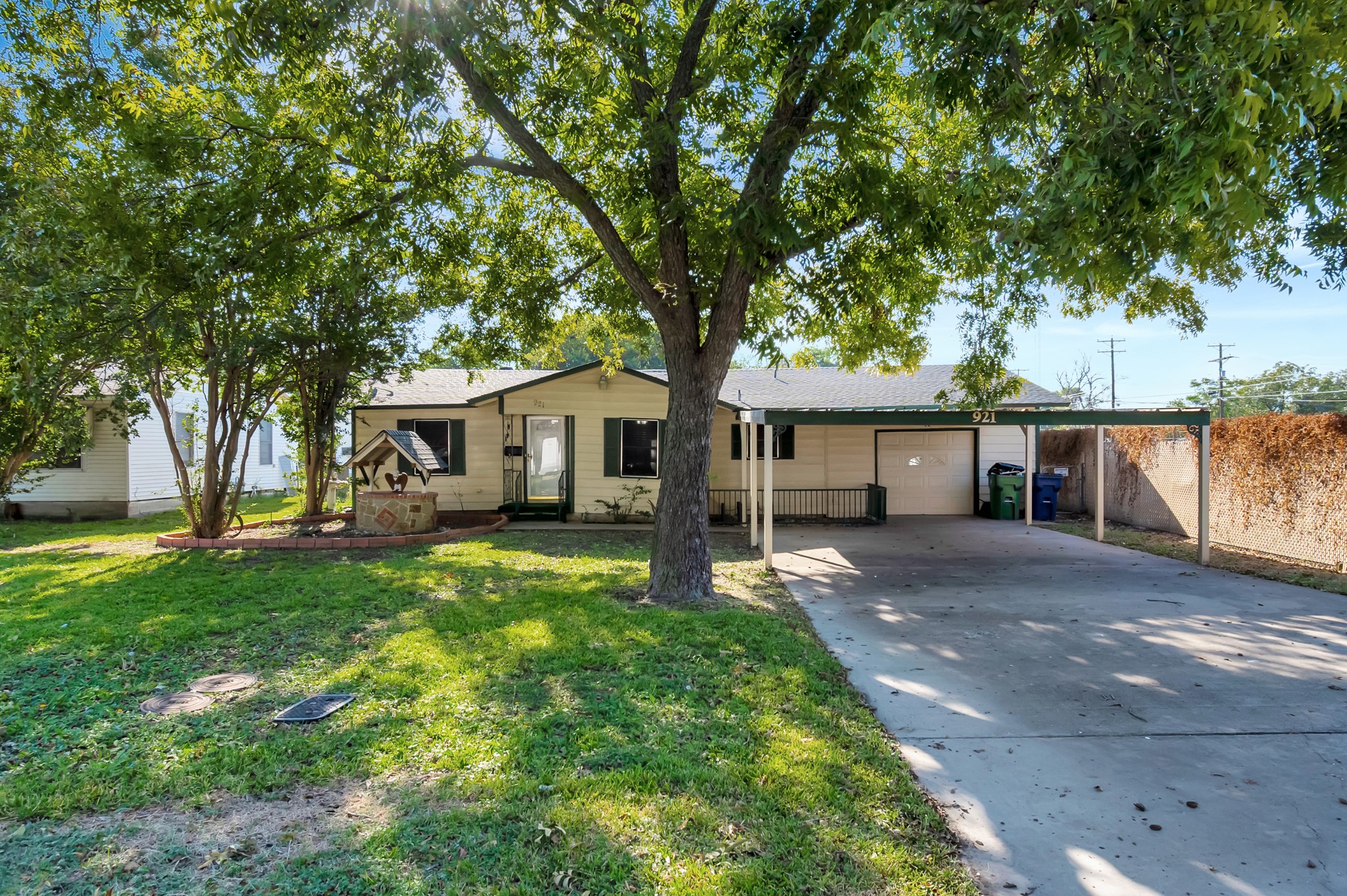 921 S College Street Waxahachie TX 75165
