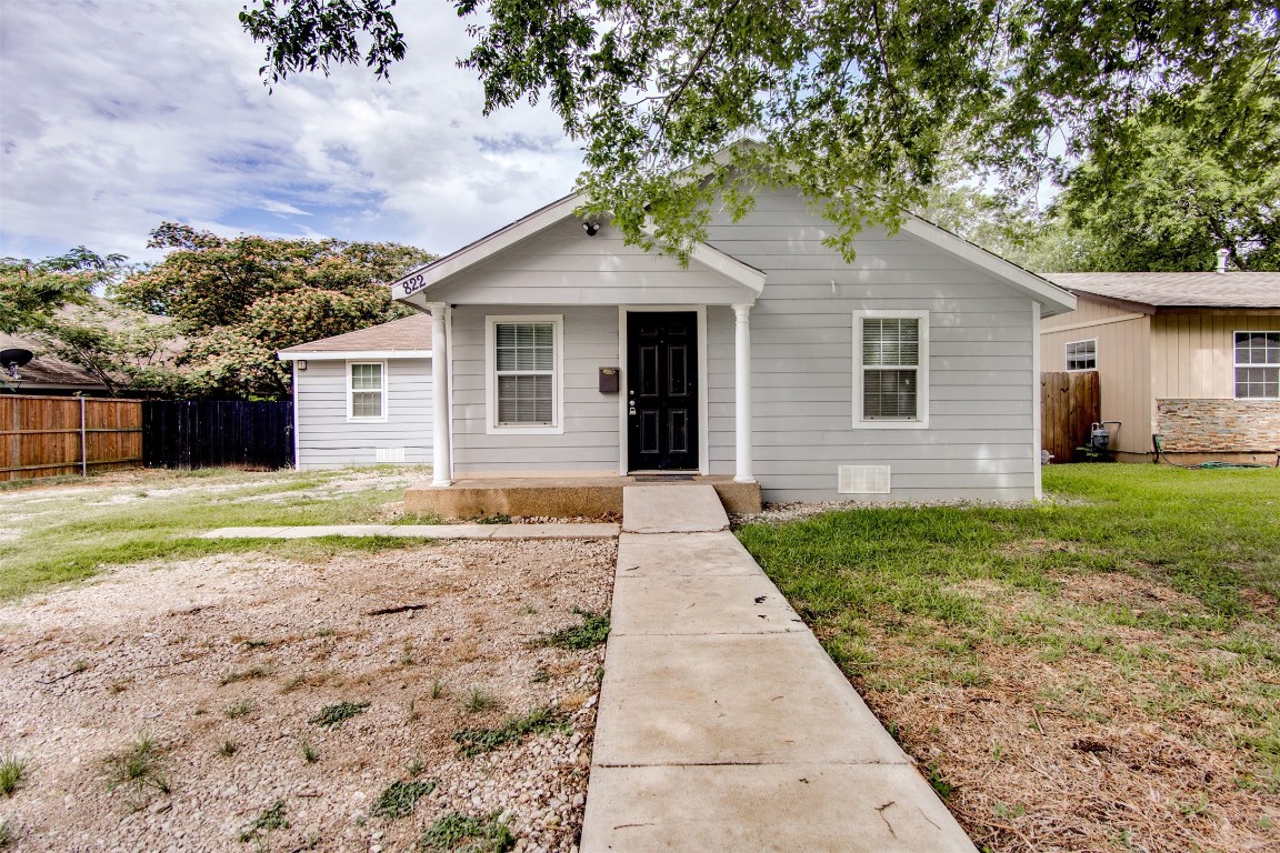 822 Tuskegee Street Grand Prairie TX 75051