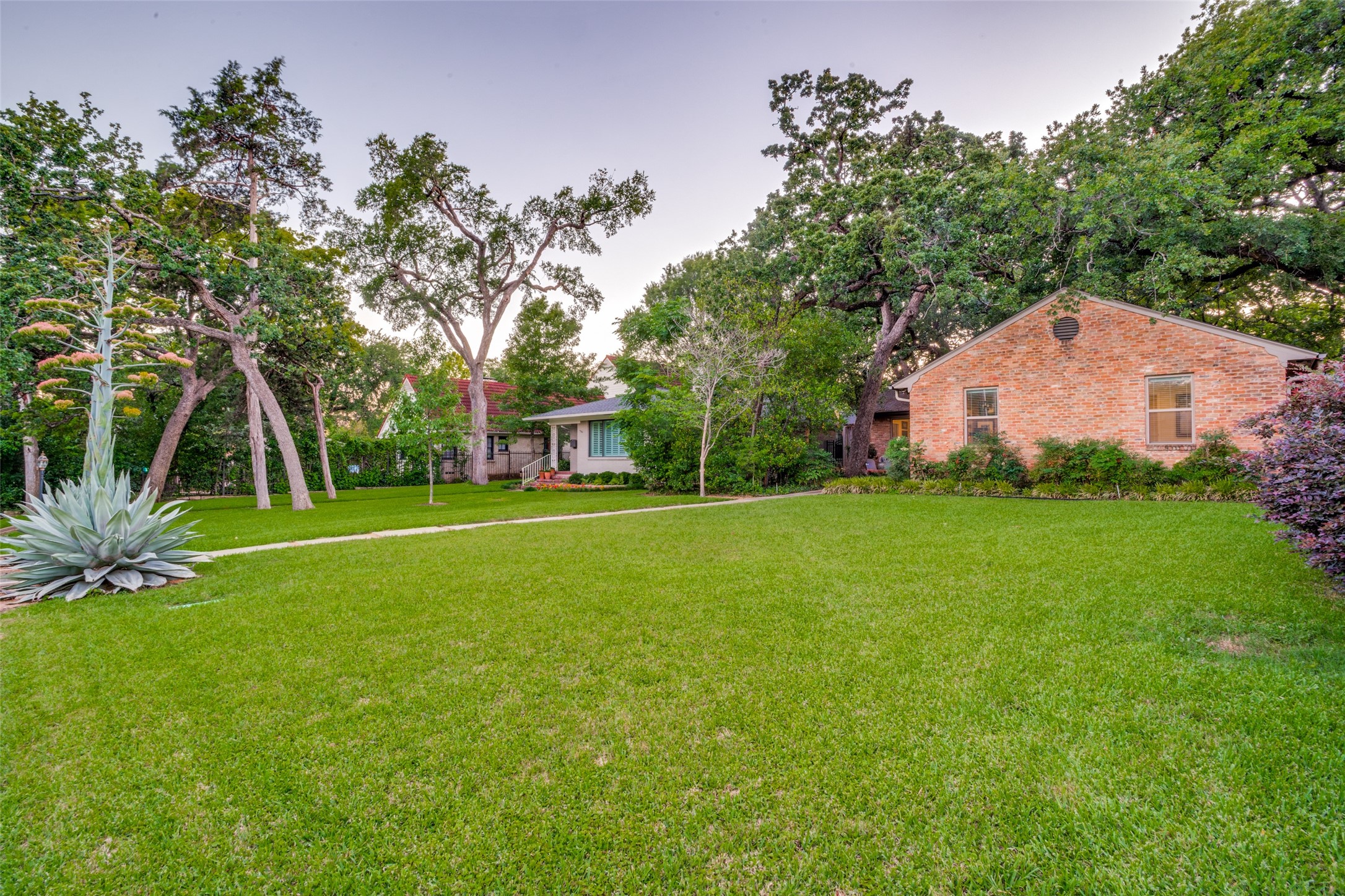 1513 Cedar Hill Avenue Dallas TX 75208