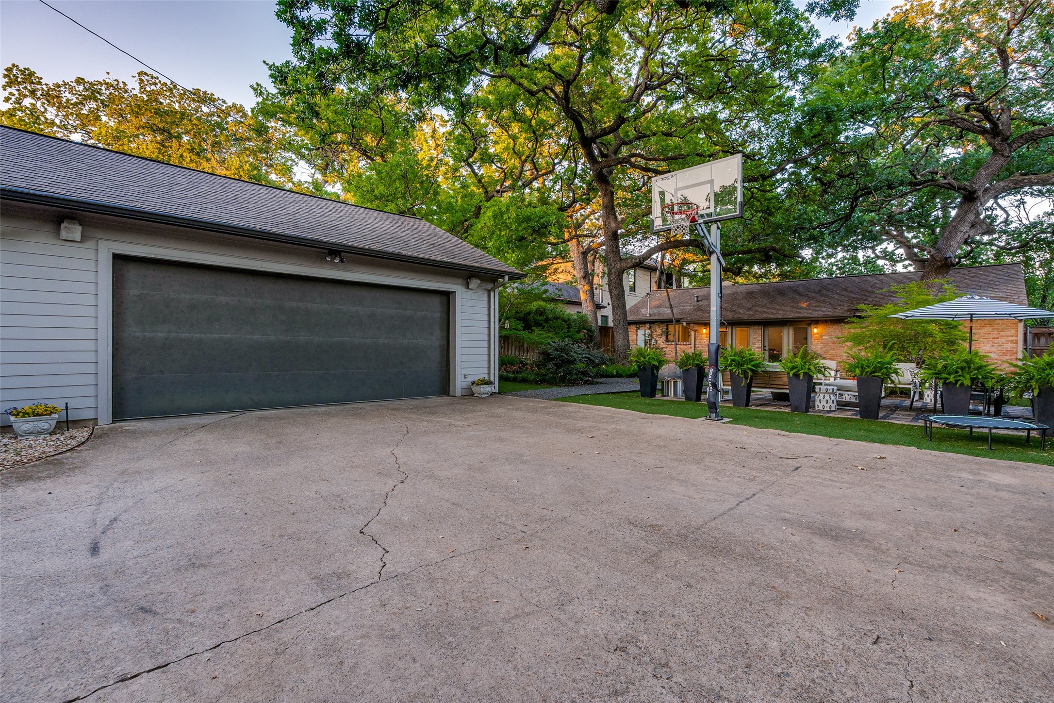 1513 Cedar Hill Avenue Dallas TX 75208