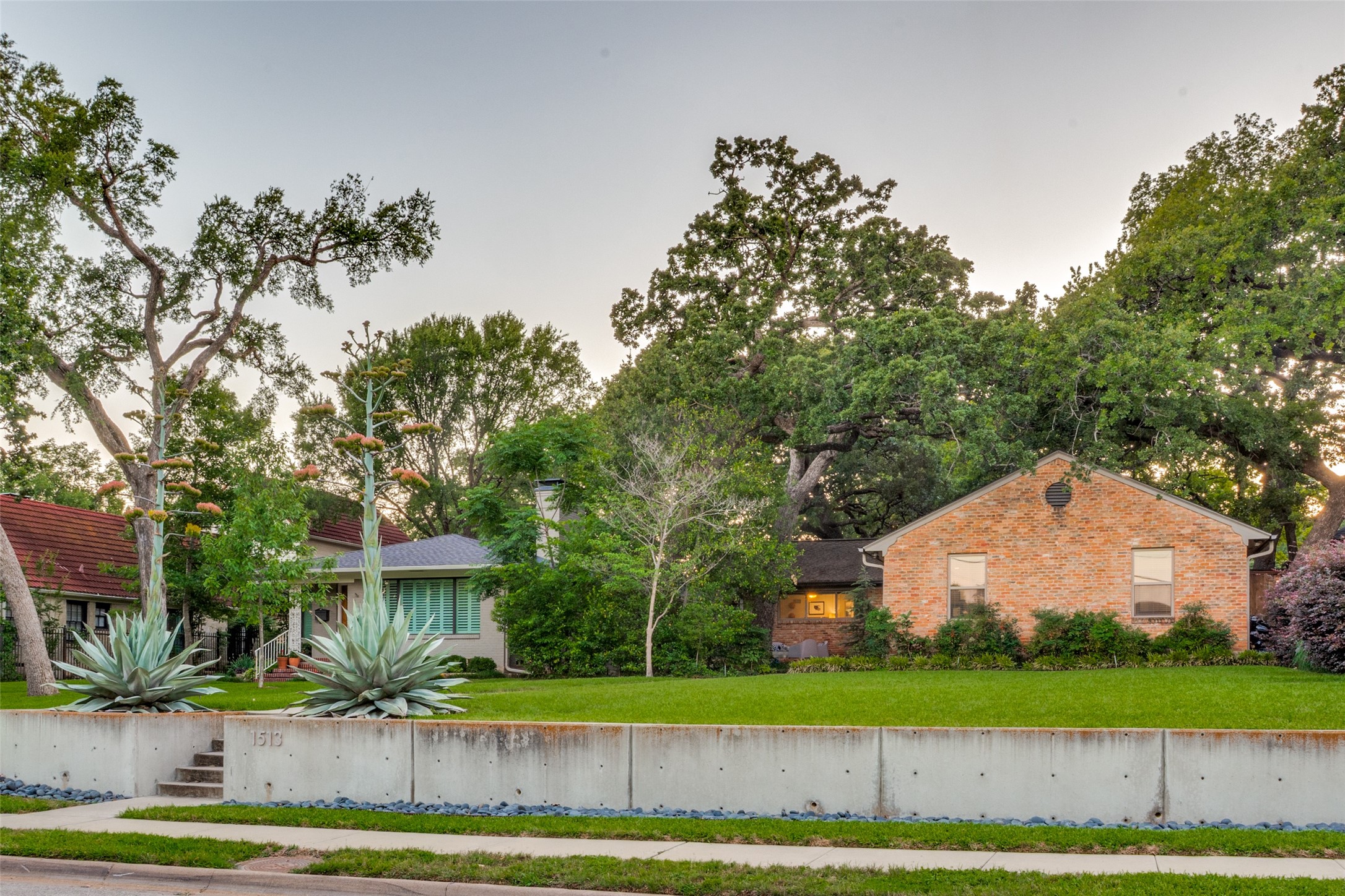 1513 Cedar Hill Avenue Dallas TX 75208