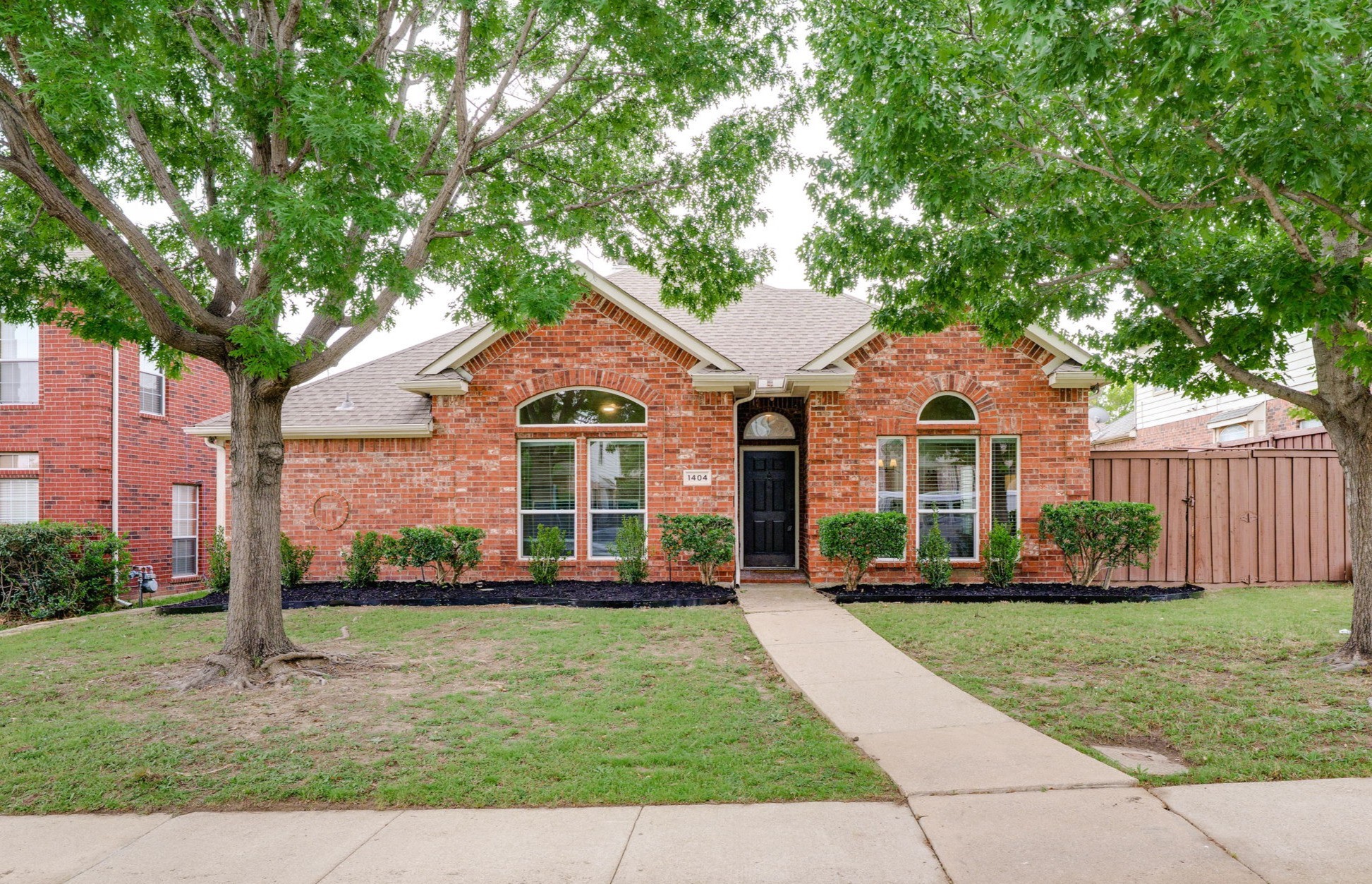 1404 Valley Trail Irving TX 75063