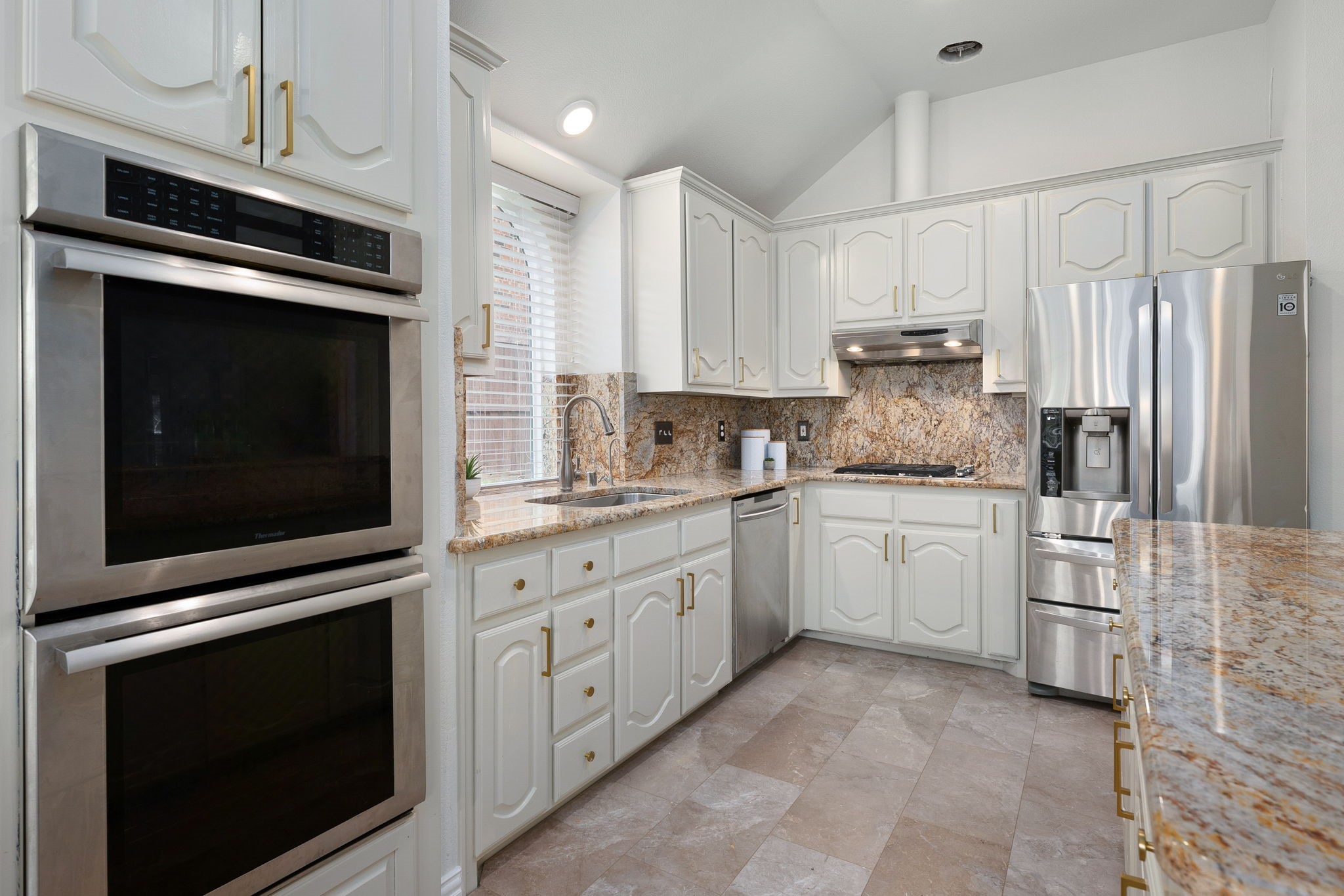 1404 Valley Trail Irving TX 75063