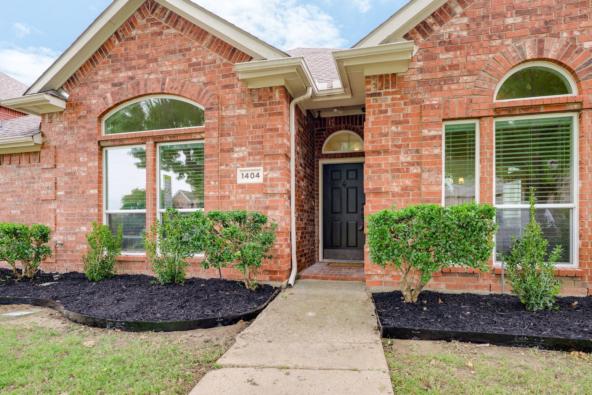 1404 Valley Trail Irving TX 75063