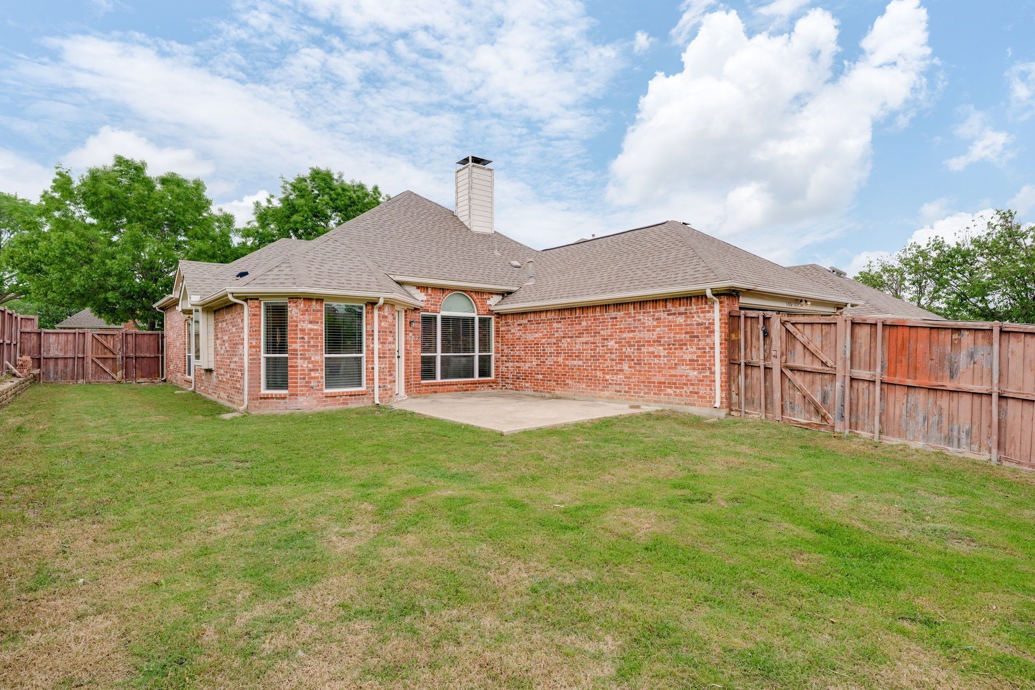 1404 Valley Trail Irving TX 75063