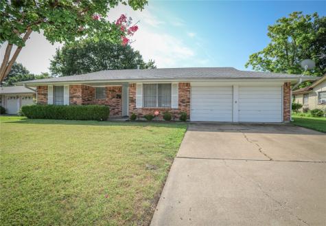 643 Oak Street Burleson TX 76028