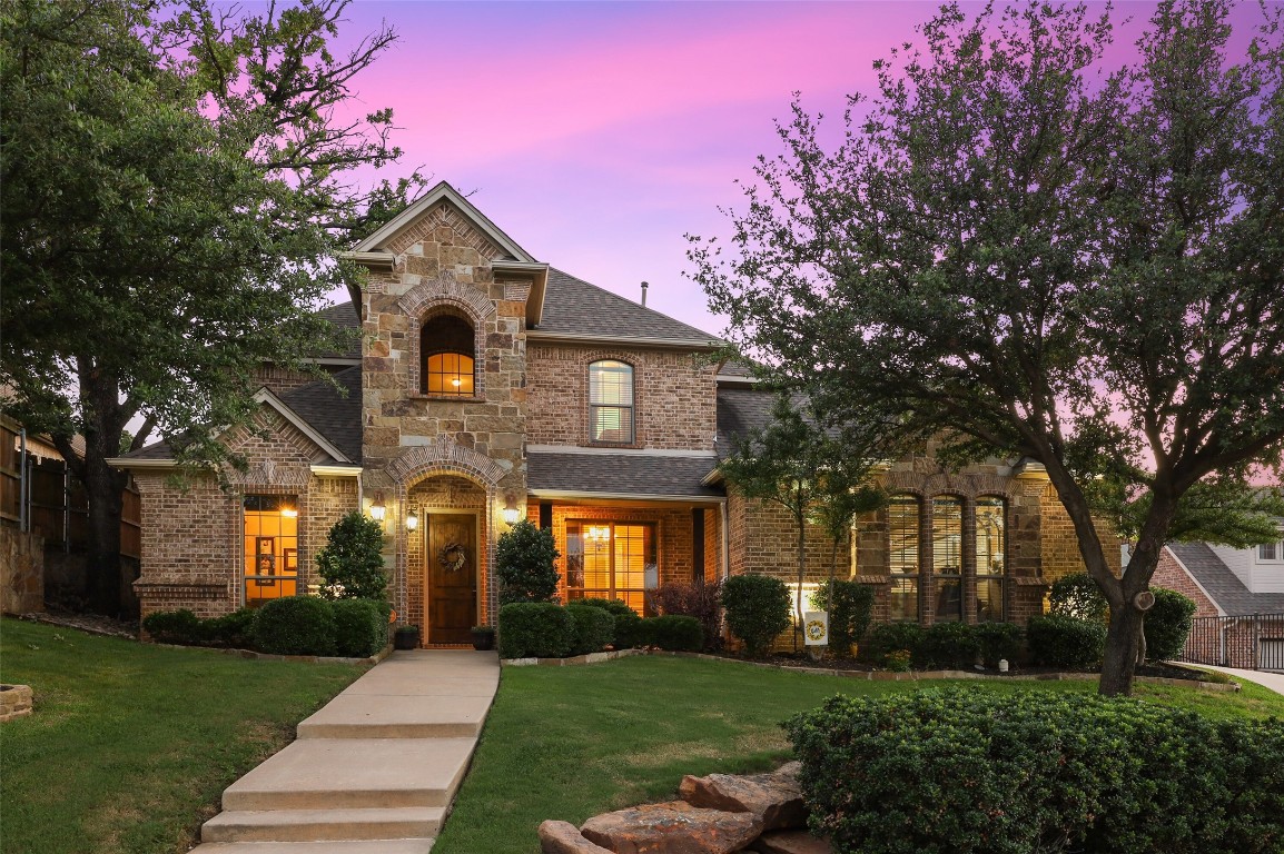 2137 Farrington Lane Hurst TX 76054