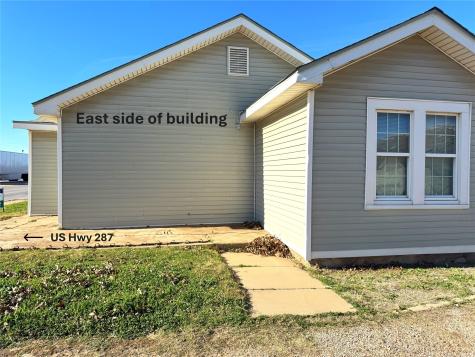 604 W 11th Street Quanah TX 79252