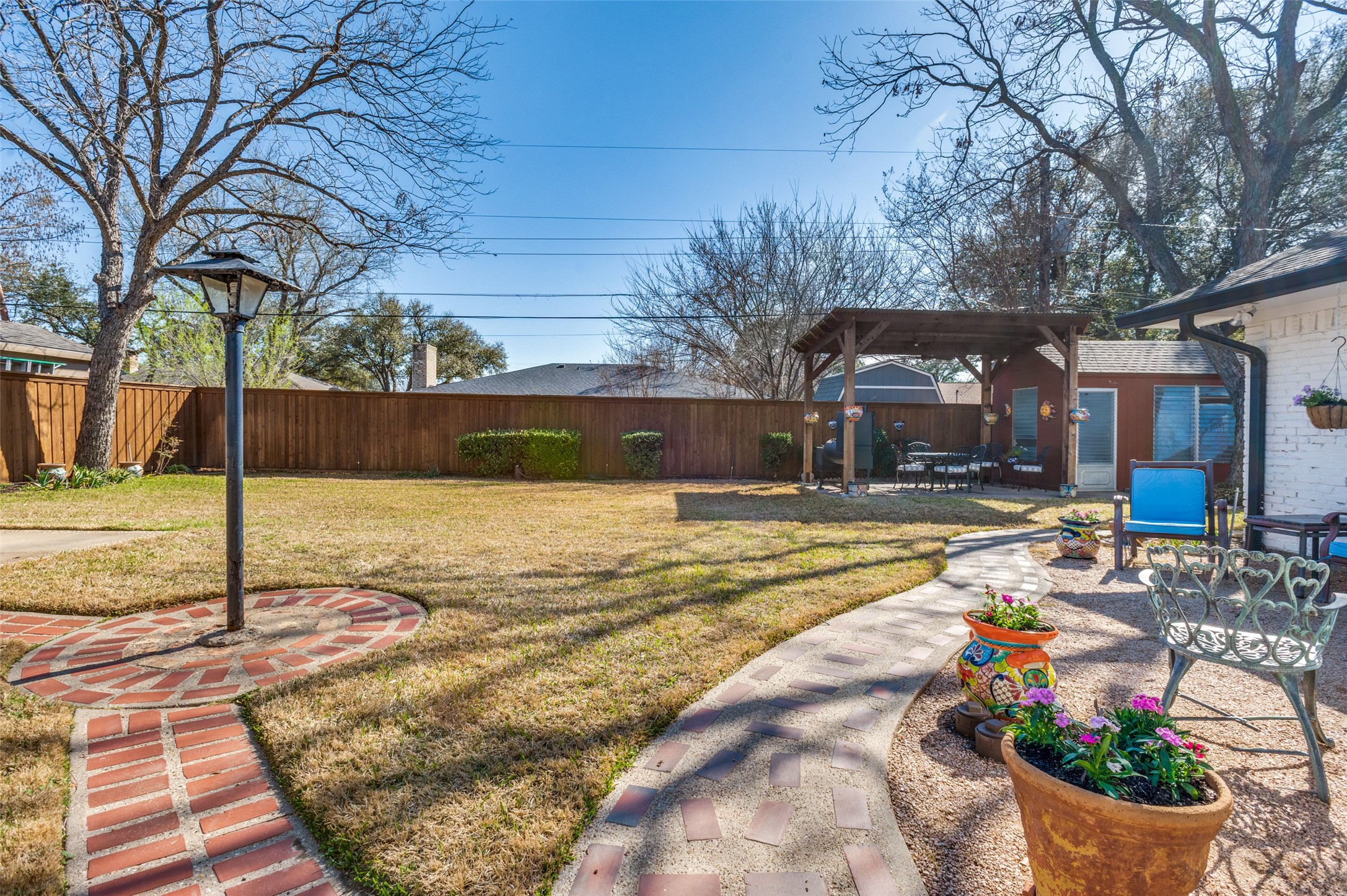 1710 N Dickerson Pantego TX 76013