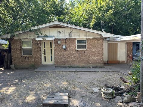 707 Raymond Street Bowie TX 76230