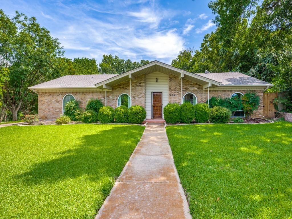 620 Donna Lane Bedford TX 76022