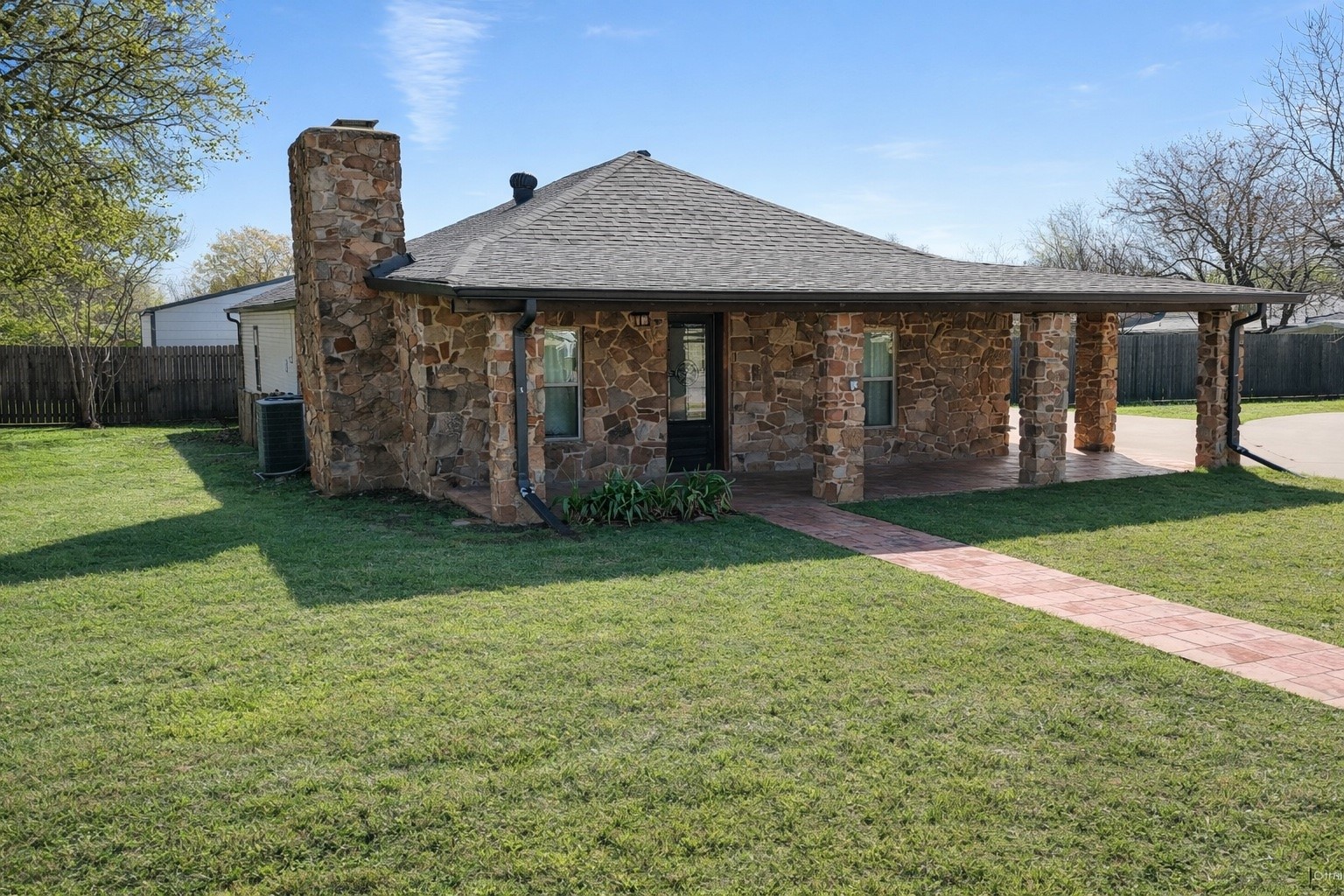 405 S Hannaford Street Granbury TX 76048