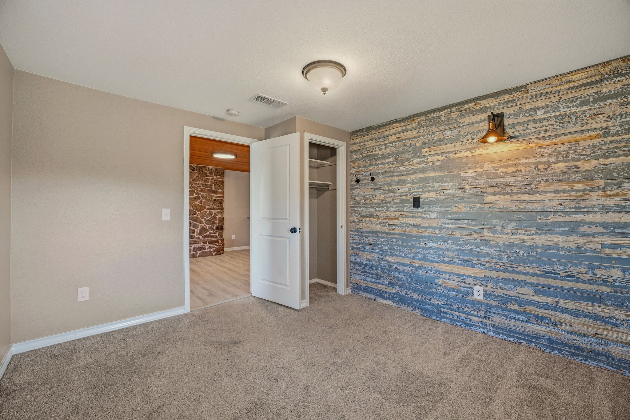 405 S Hannaford Street Granbury TX 76048