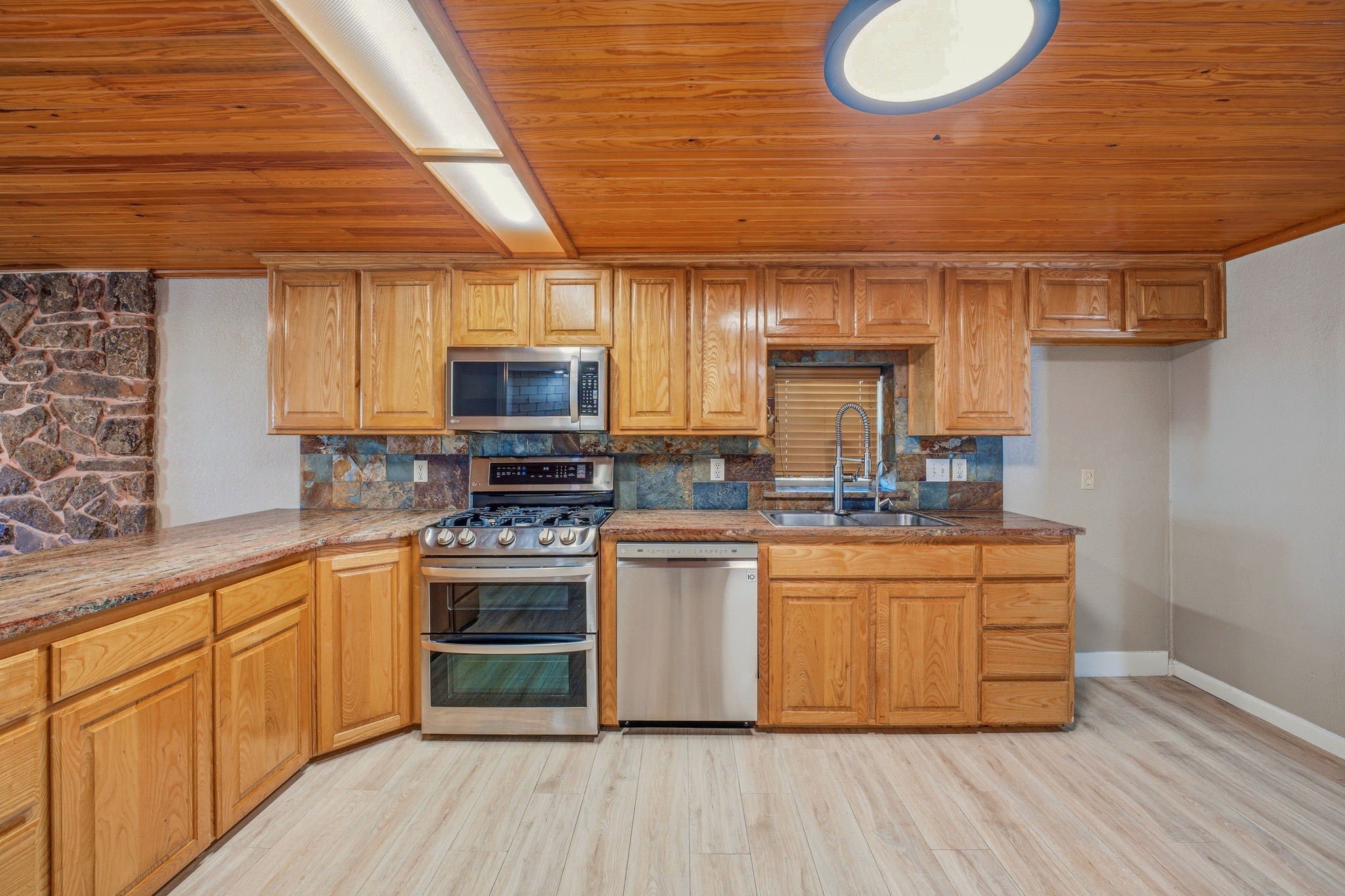 405 S Hannaford Street Granbury TX 76048
