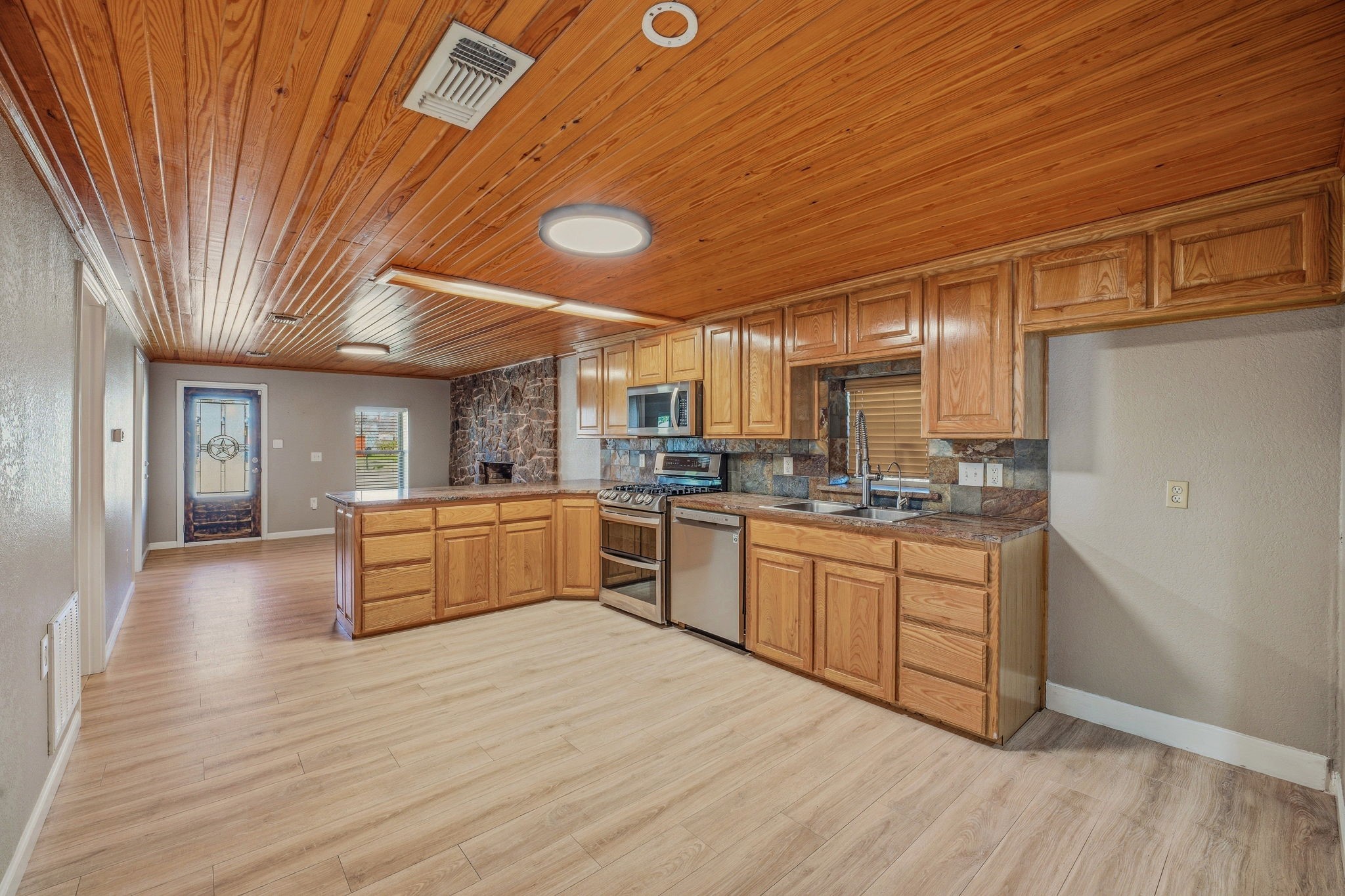405 S Hannaford Street Granbury TX 76048