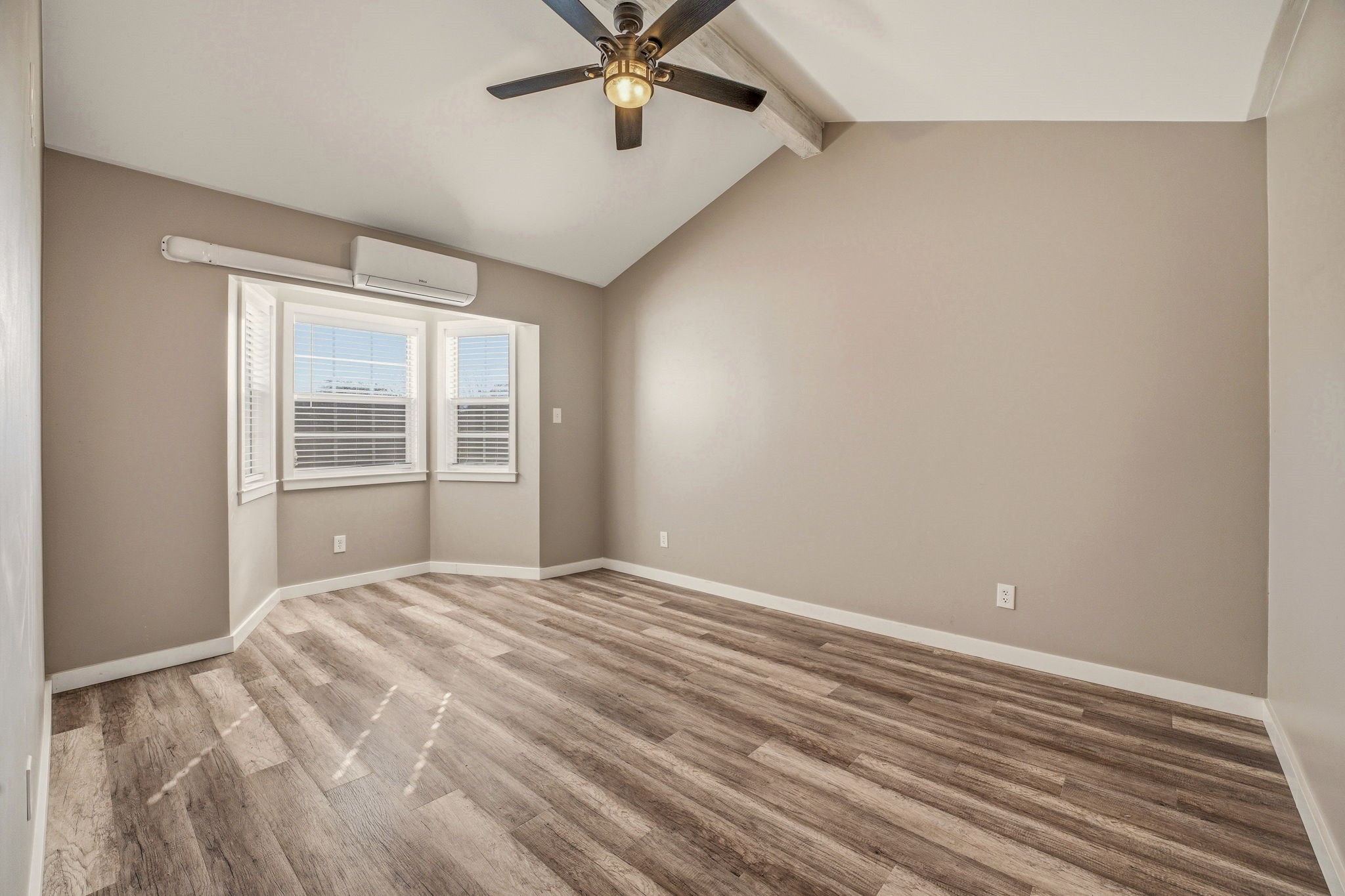 405 S Hannaford Street Granbury TX 76048