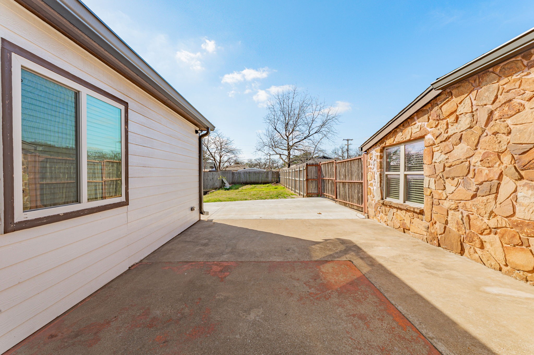 405 S Hannaford Street Granbury TX 76048