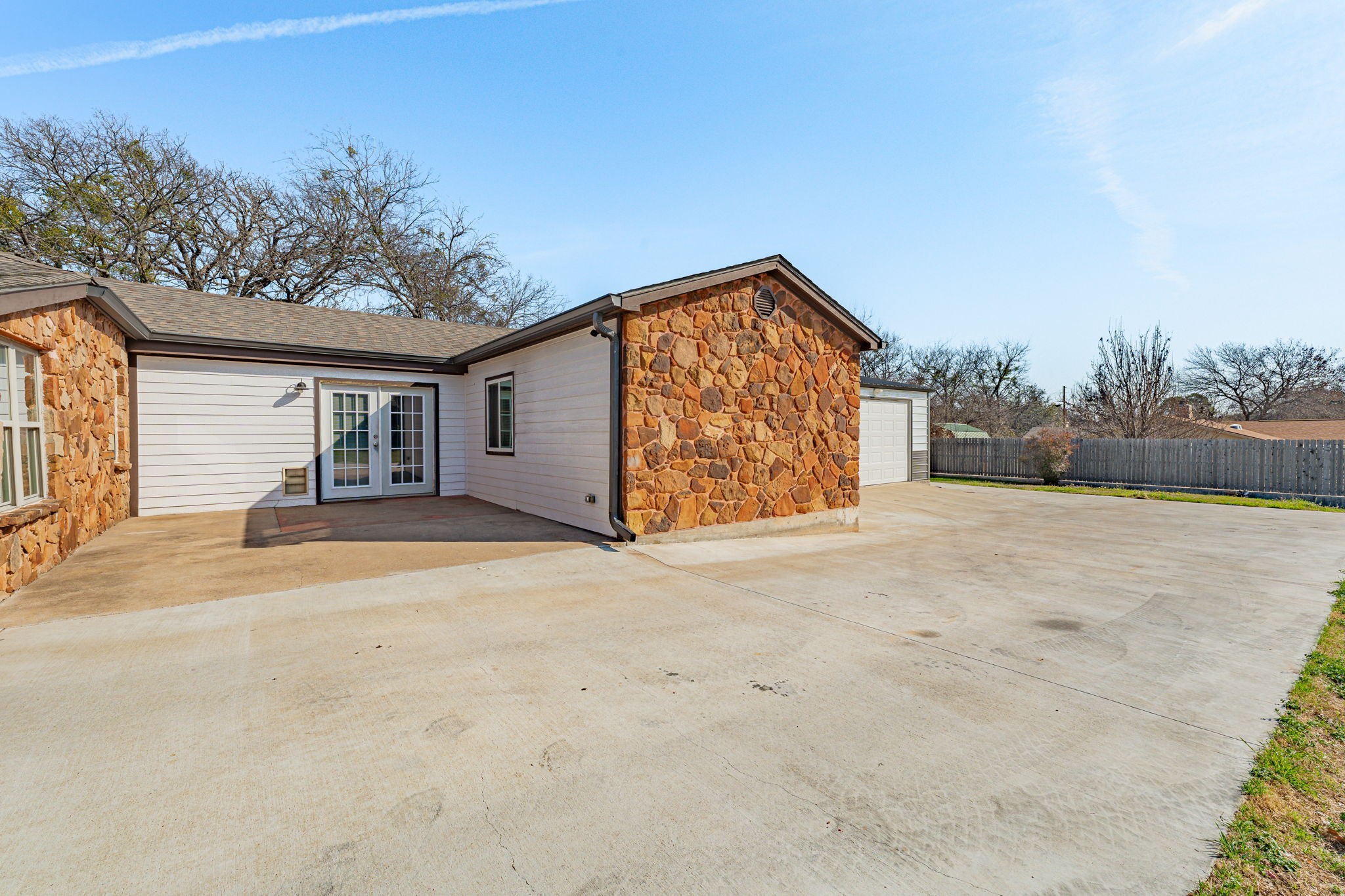 405 S Hannaford Street Granbury TX 76048