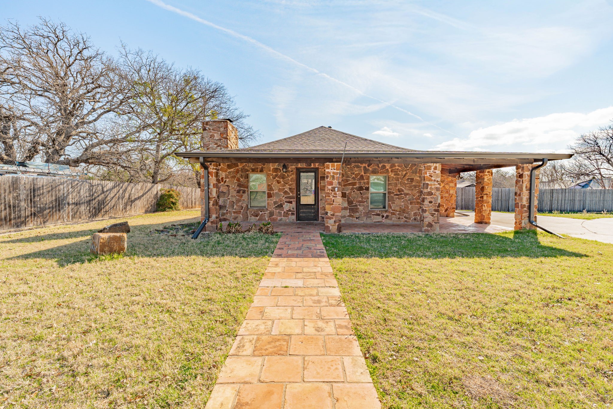 405 S Hannaford Street Granbury TX 76048