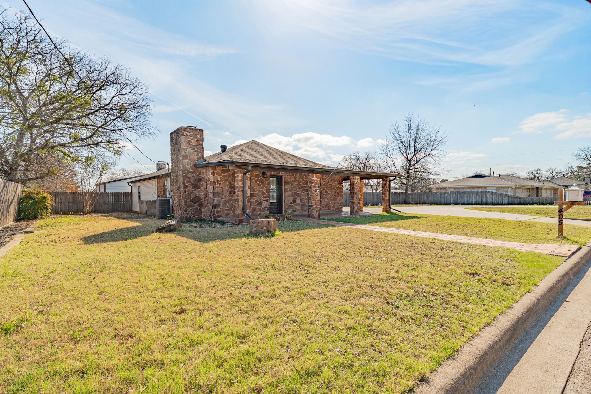405 S Hannaford Street Granbury TX 76048