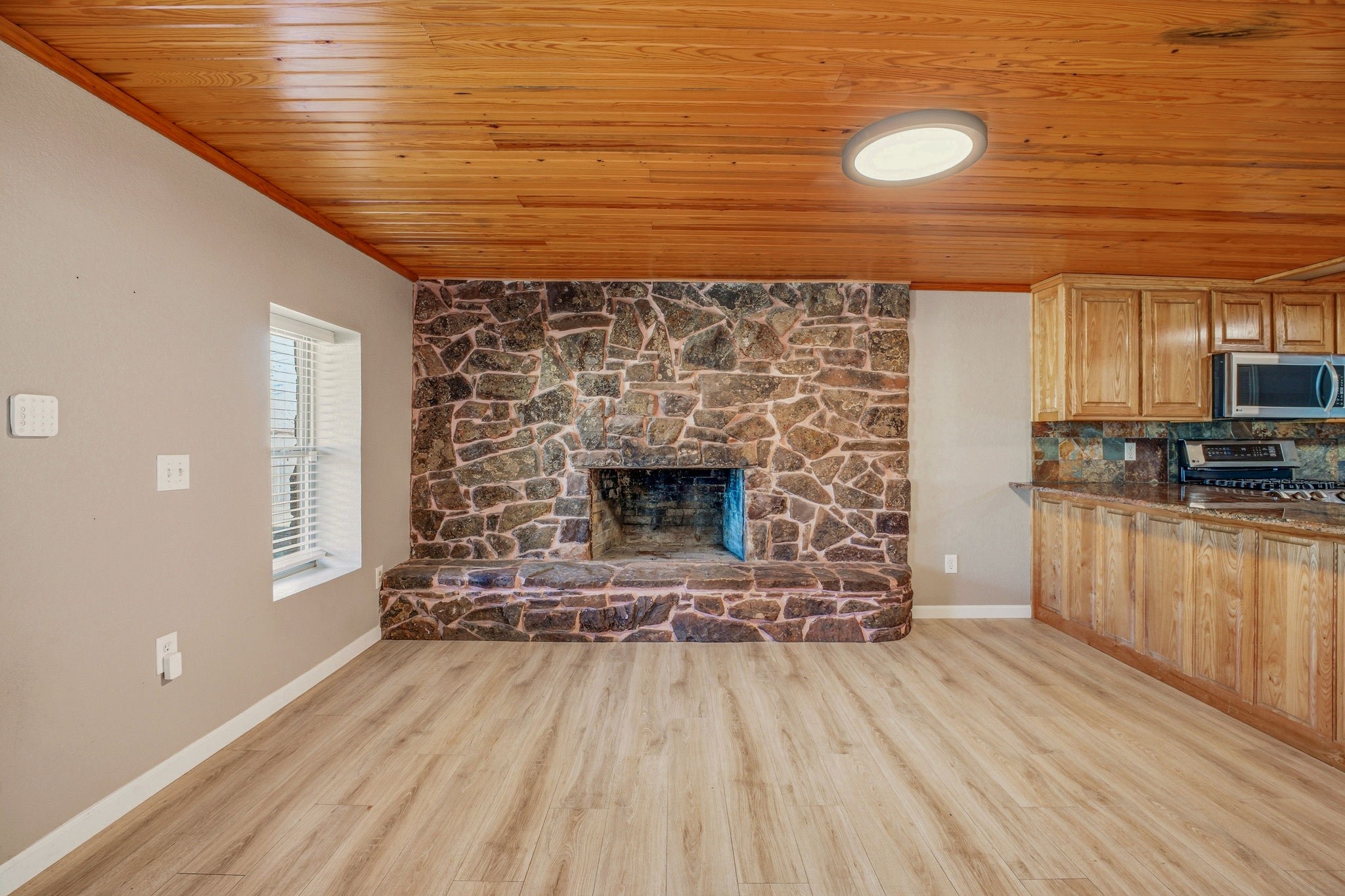 405 S Hannaford Street Granbury TX 76048