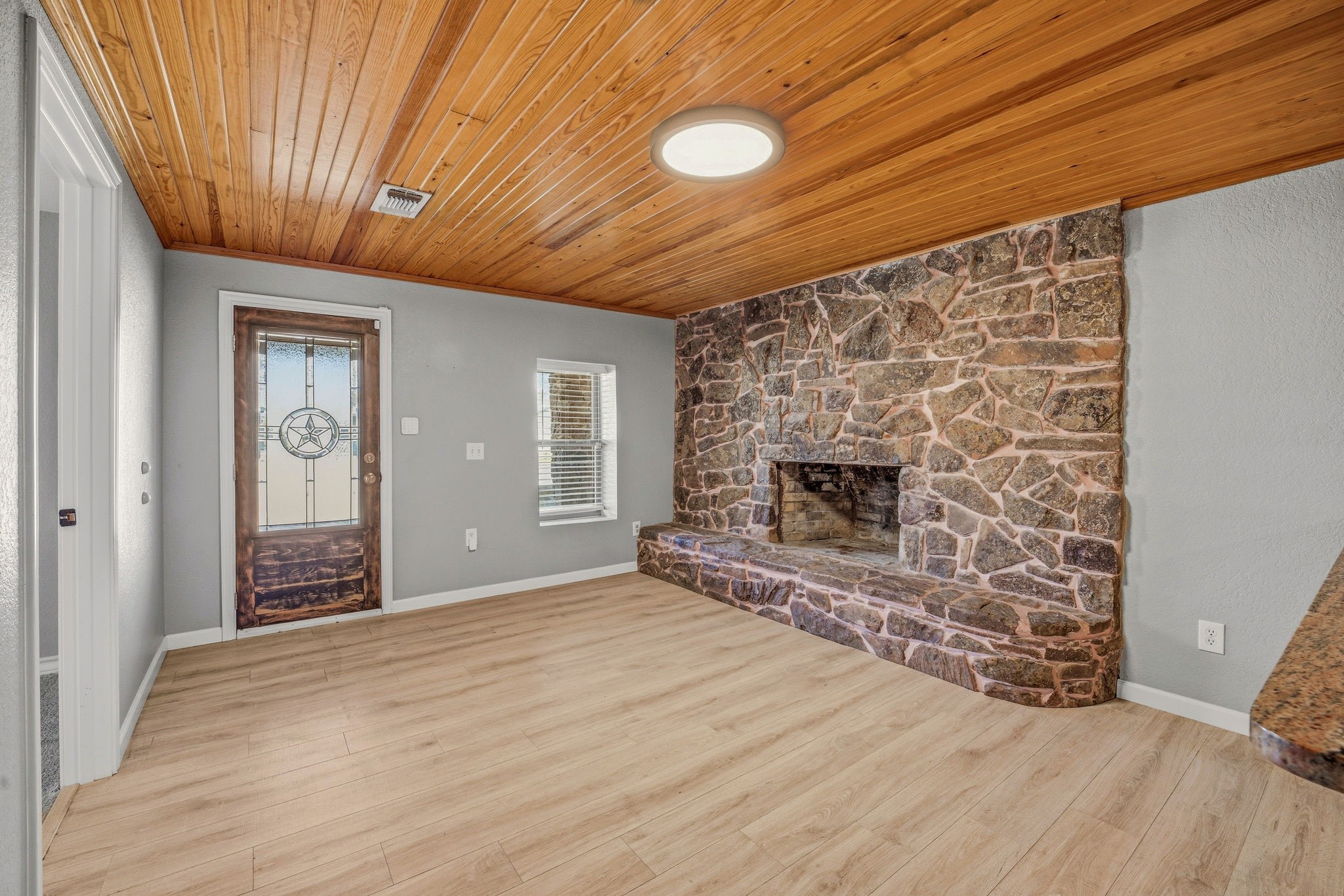 405 S Hannaford Street Granbury TX 76048