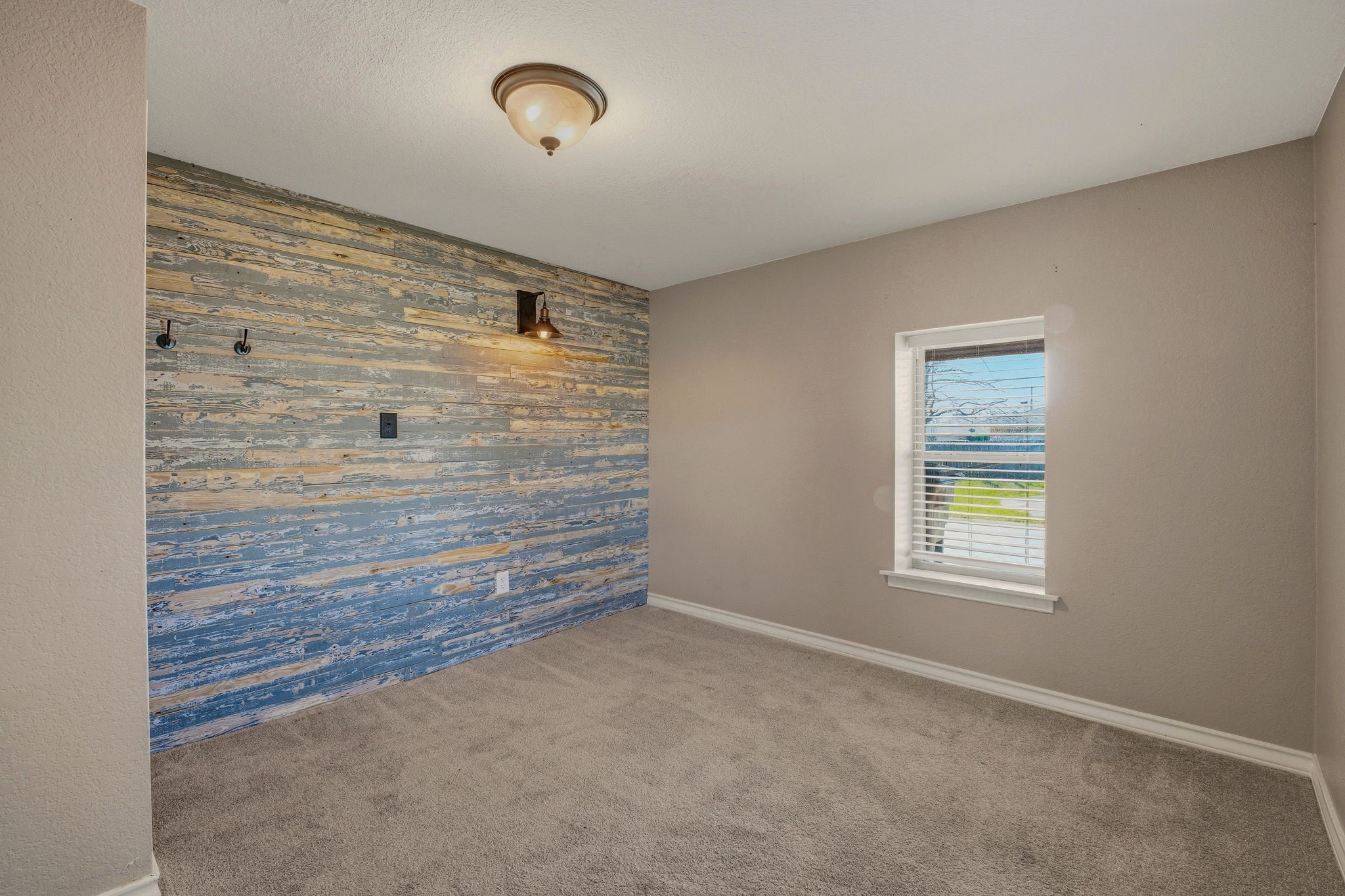 405 S Hannaford Street Granbury TX 76048