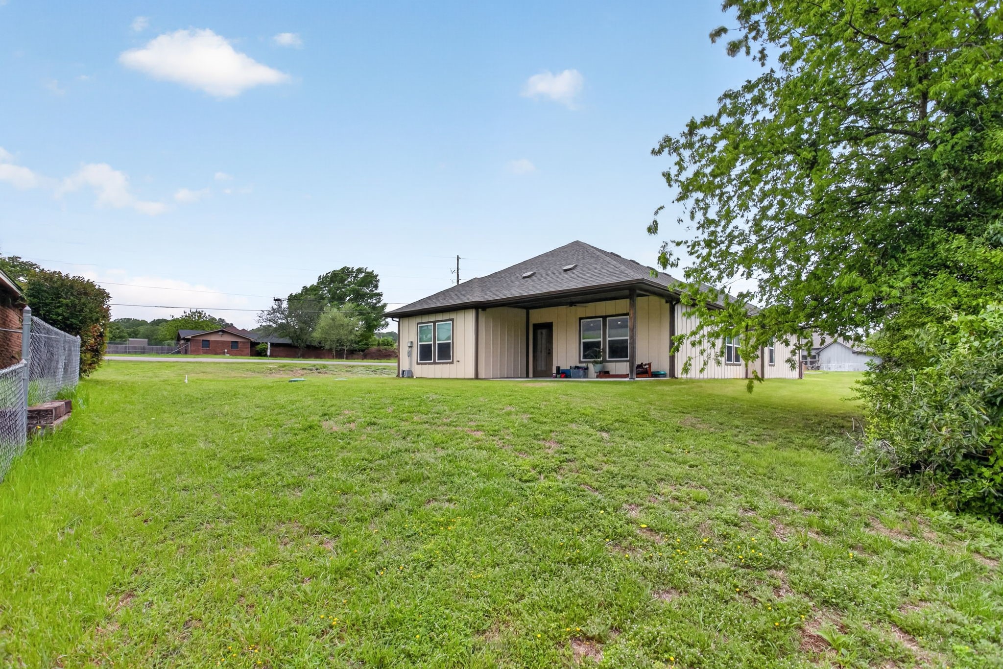 1311 E Apache Trail Granbury TX 76048