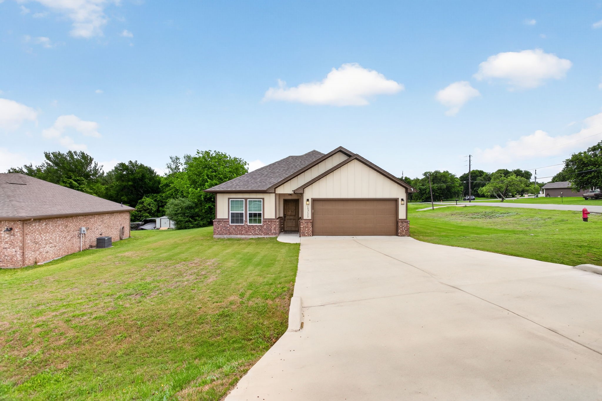 1311 E Apache Trail Granbury TX 76048