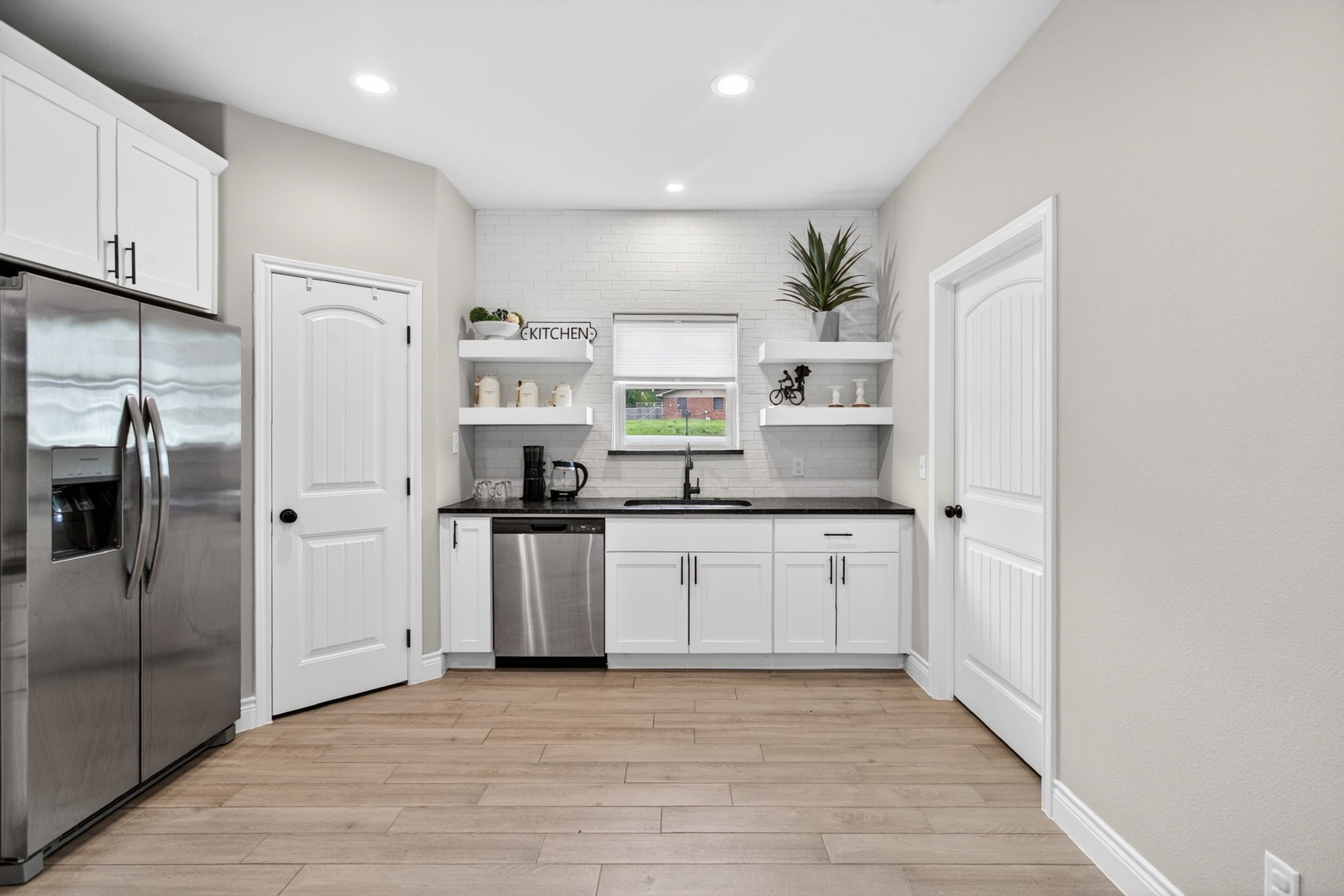1311 E Apache Trail Granbury TX 76048