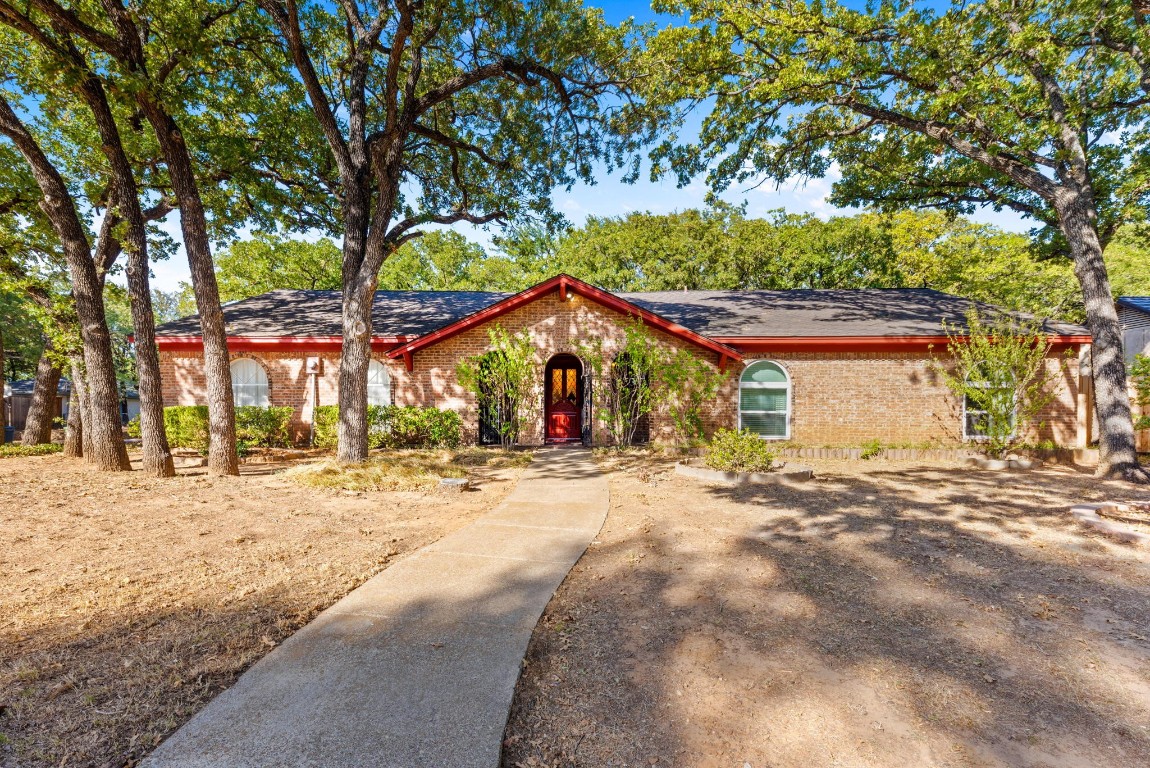 2834 Summerdale Drive Hurst TX 76054