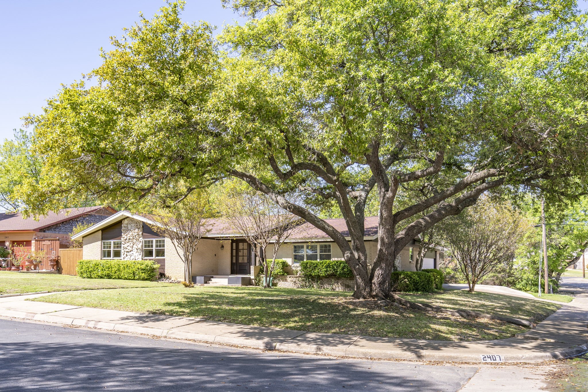 2407 Greenport Drive Dallas TX 75228