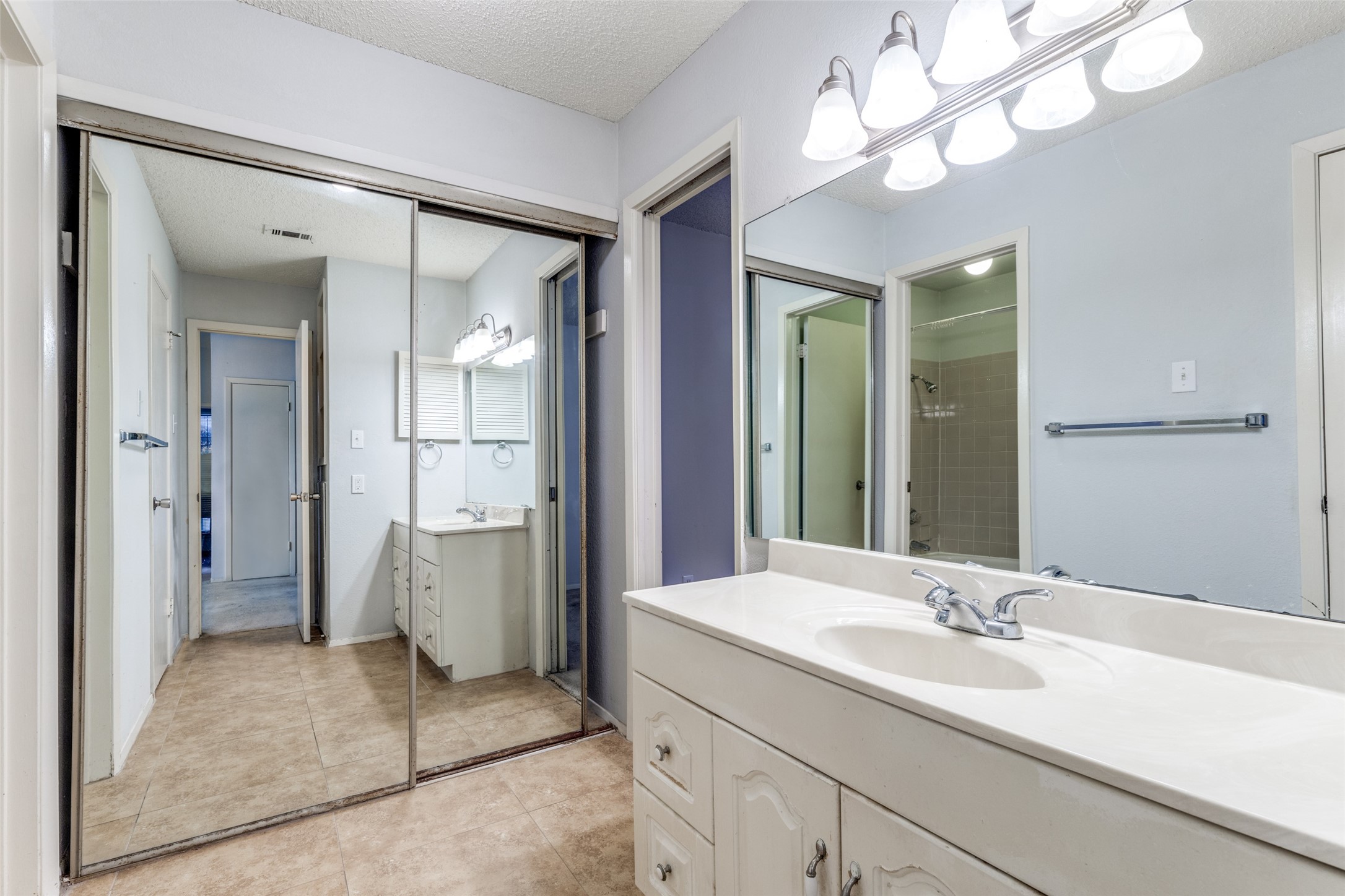 5981 Arapaho Dallas TX 75248