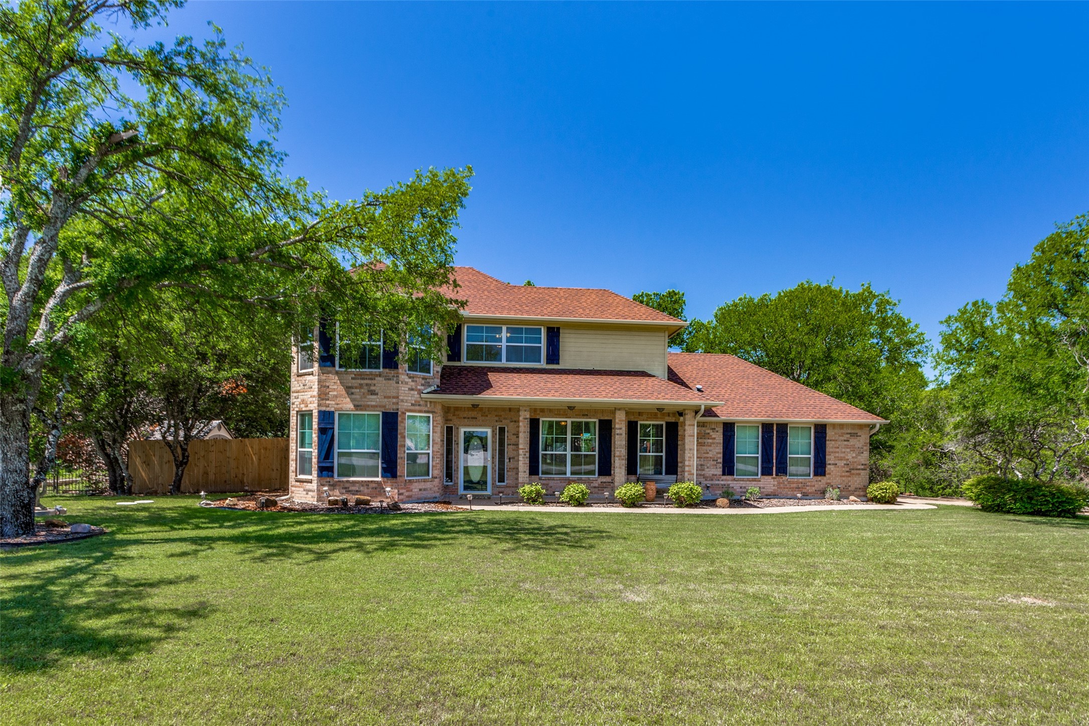 202 S Lakeshore Drive Hudson Oaks TX 76087