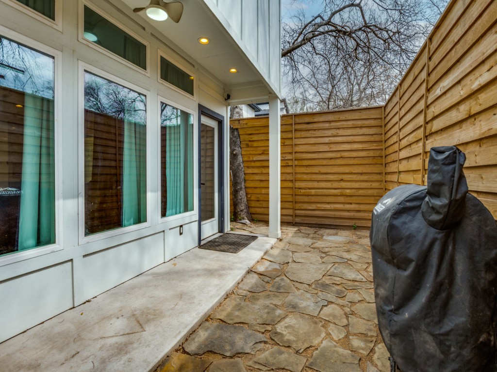 1960 Toronto Street Dallas TX 75212