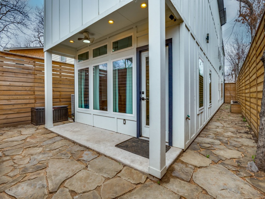 1960 Toronto Street Dallas TX 75212