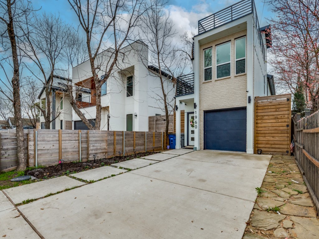 1960 Toronto Street Dallas TX 75212