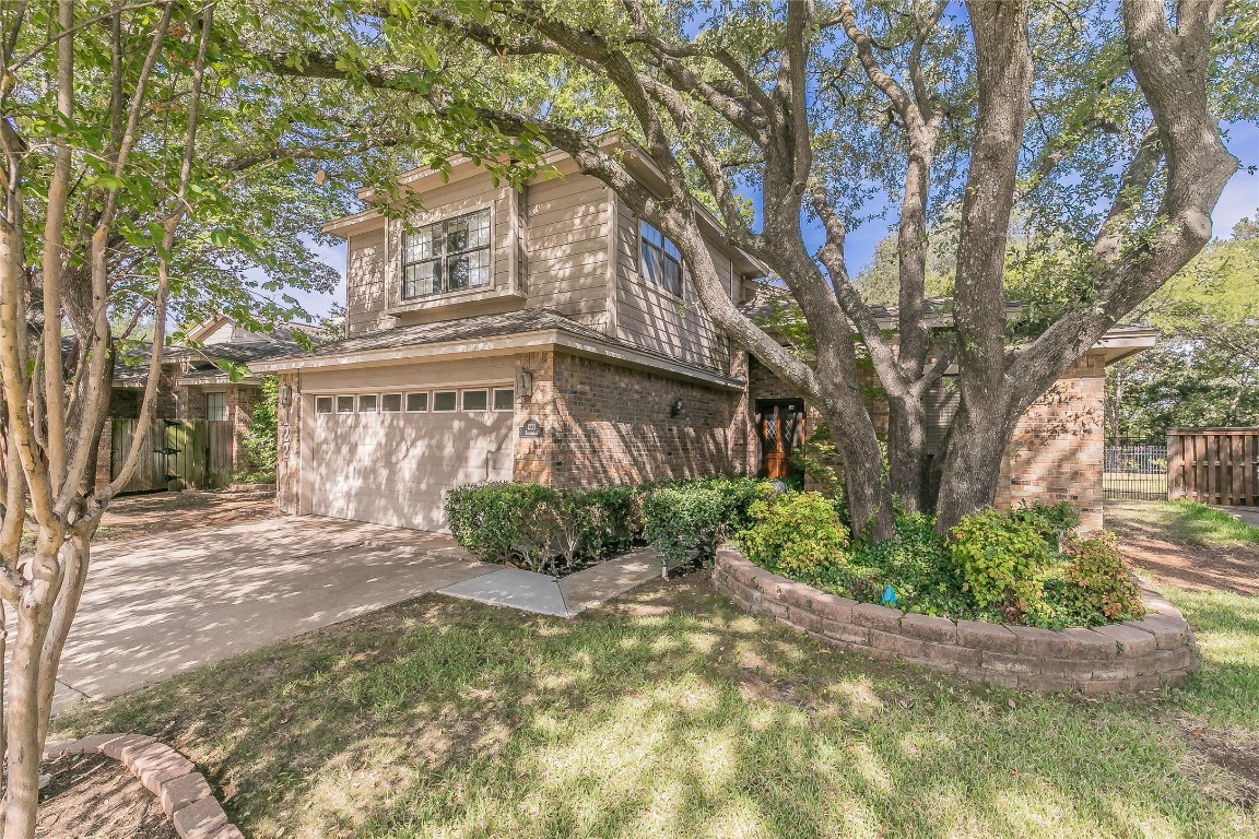 1221 Boardwalk Street Arlington TX 76011