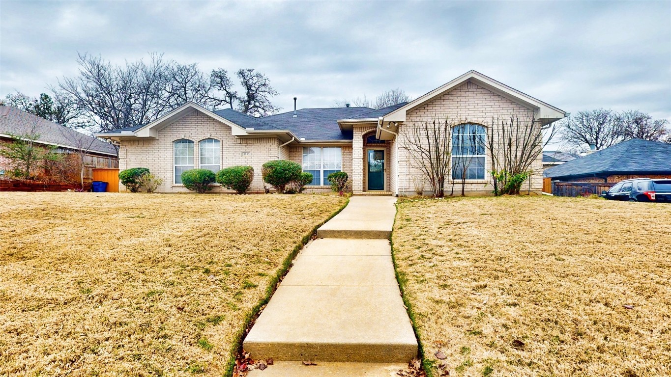 1253 Elmbrook Drive Kennedale TX 76060