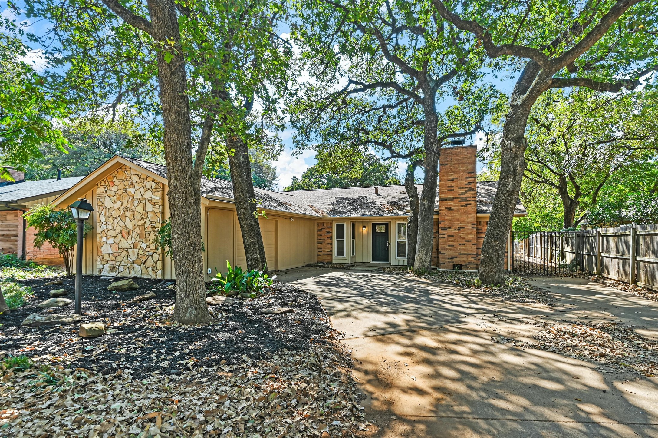 2818 Blackwood Drive Arlington TX 76013