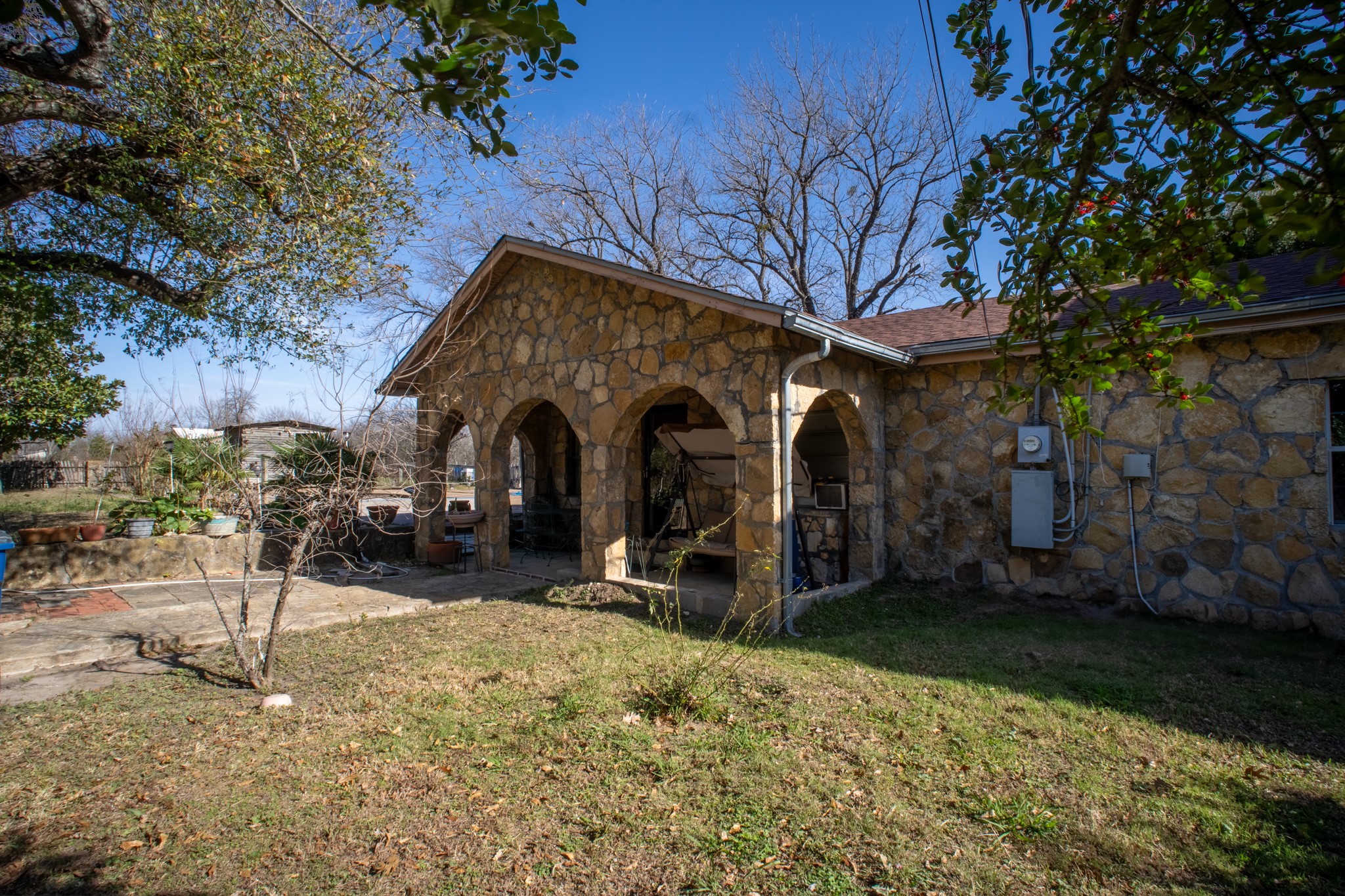 1025 S Belknap Street Mexia TX 76667