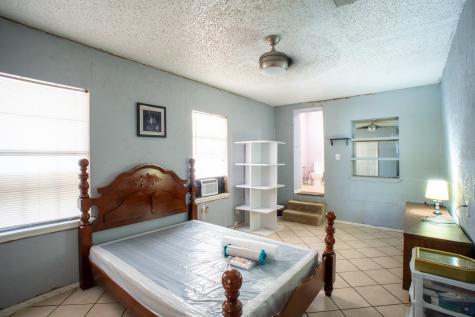 1025 S Belknap Street Mexia TX 76667