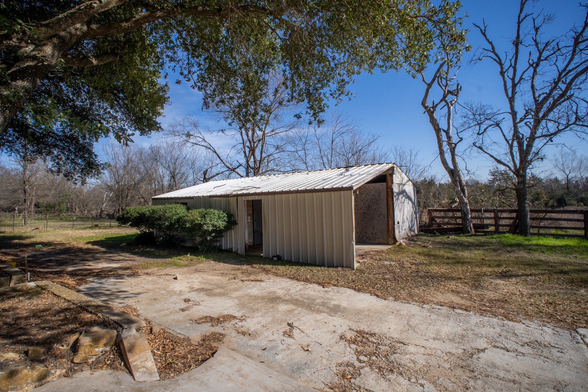1025 S Belknap Street Mexia TX 76667