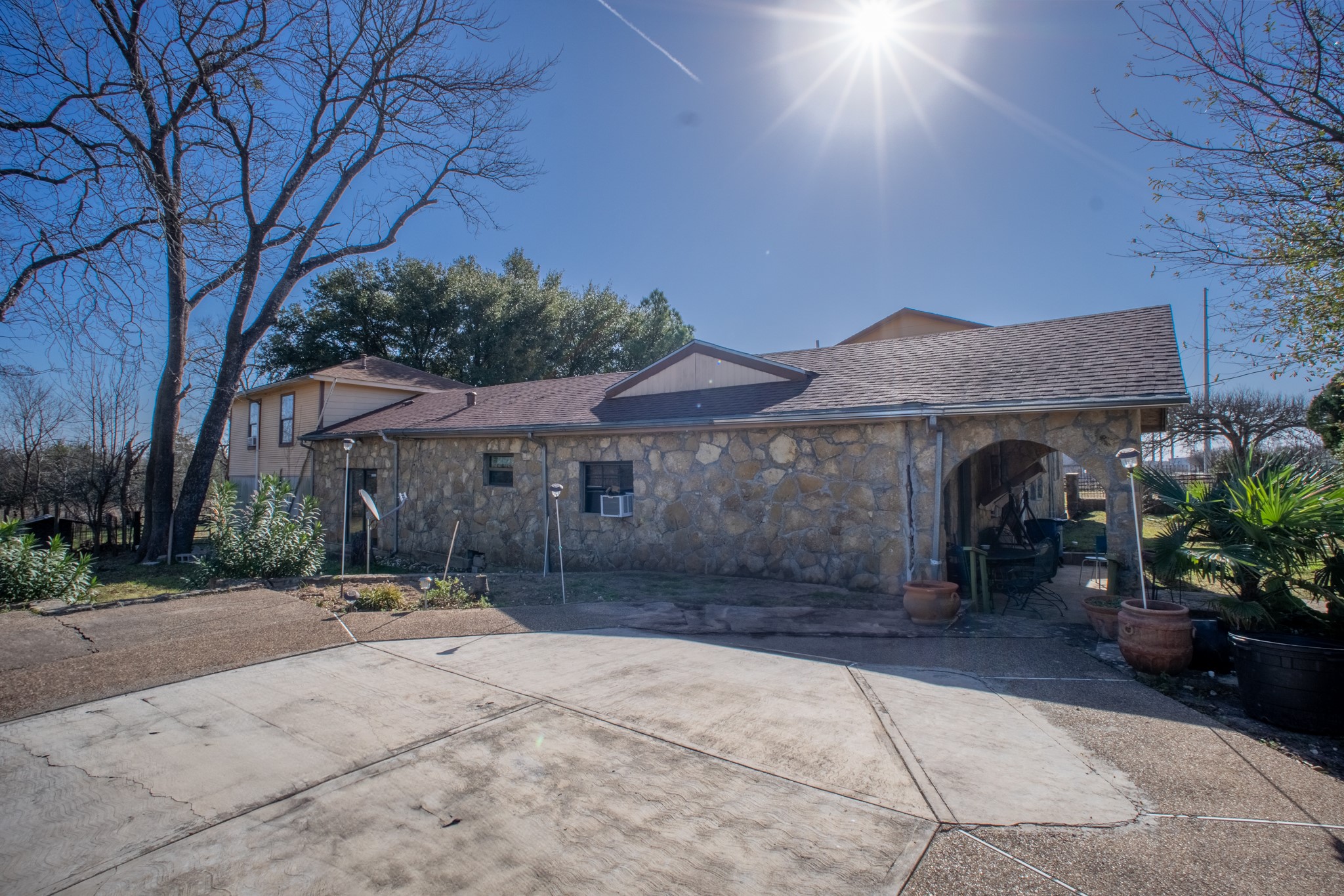1025 S Belknap Street Mexia TX 76667