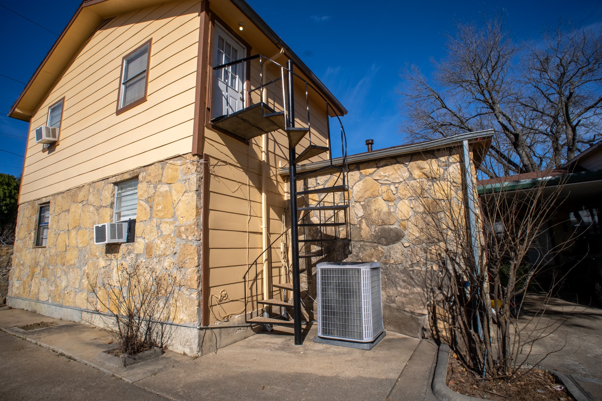 1025 S Belknap Street Mexia TX 76667
