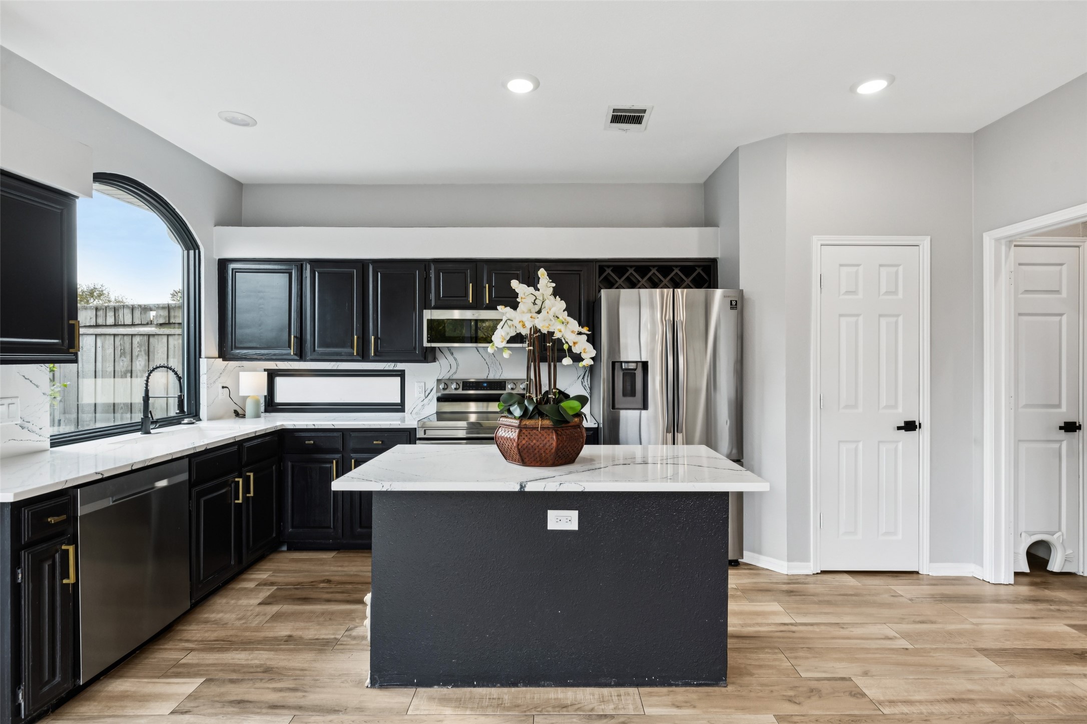 412 Pecos Trail Irving TX 75063