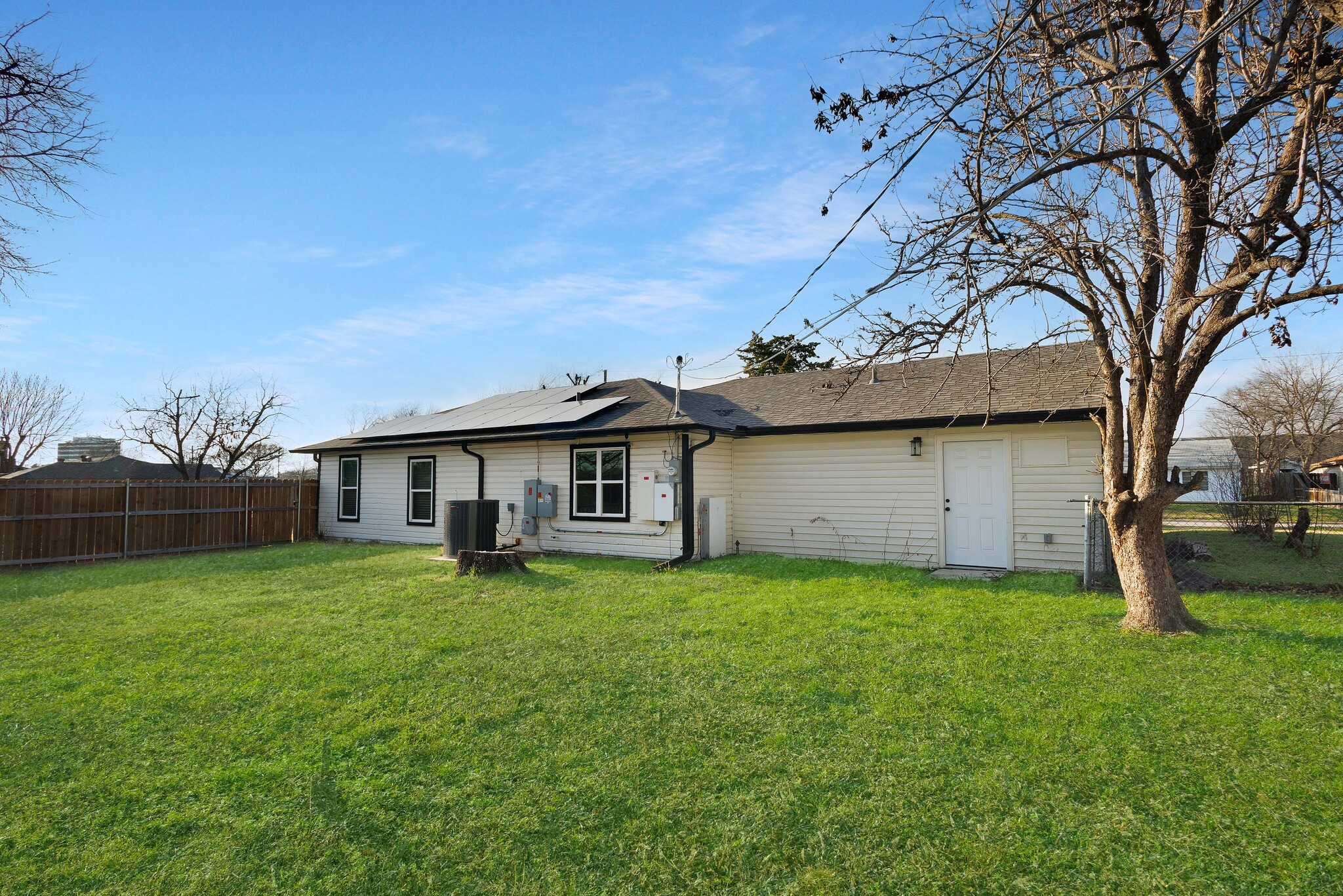 709 Dallas Street Grand Prairie TX 75051