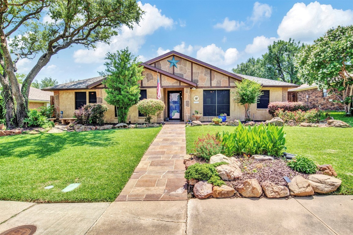 1916 Middle Glen Drive Carrollton TX 75007